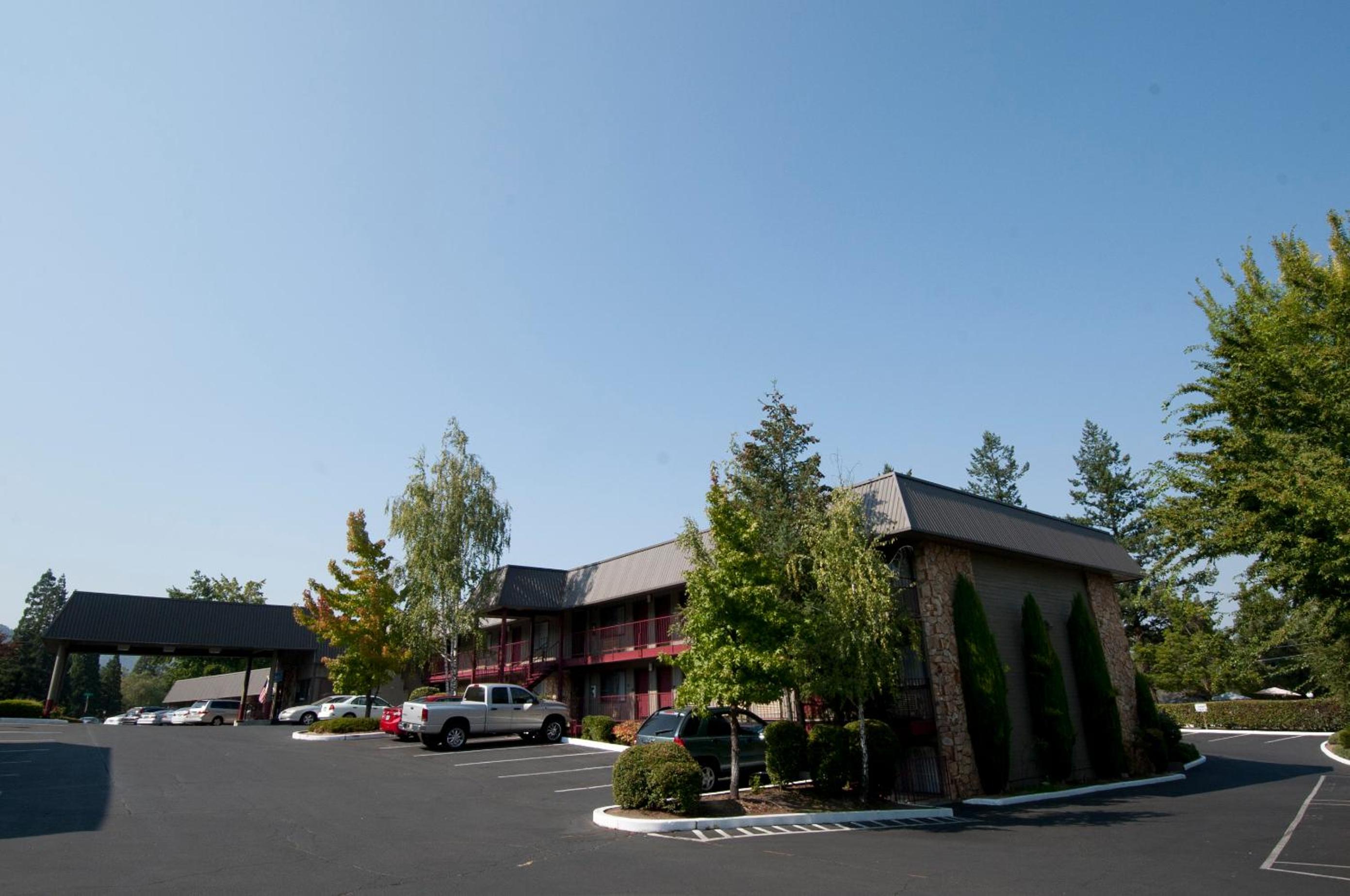 Ashland Vacations - Flagship Inn of Ashland - Property Image 13