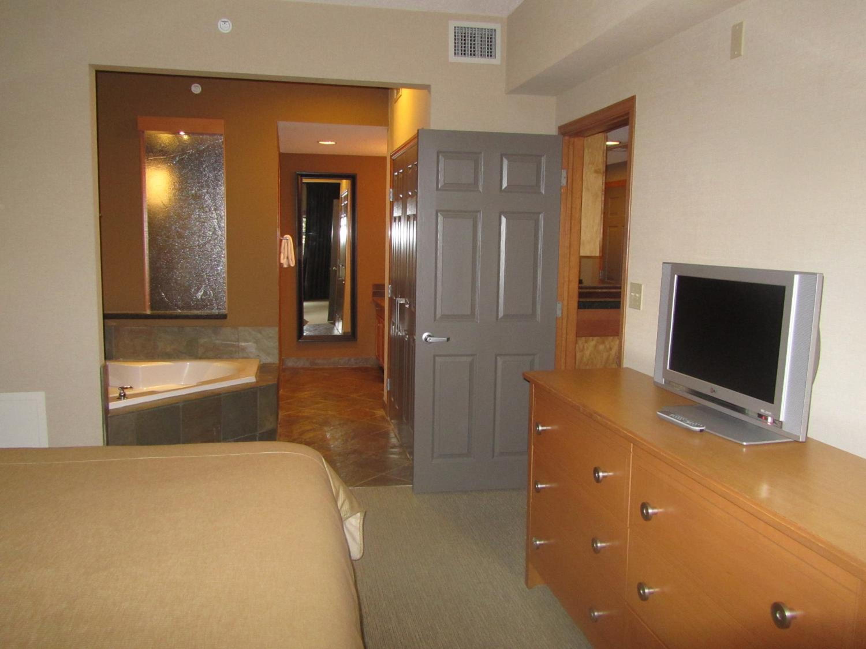 Platinum Suites Resort - Vacation Rentals - Image 3