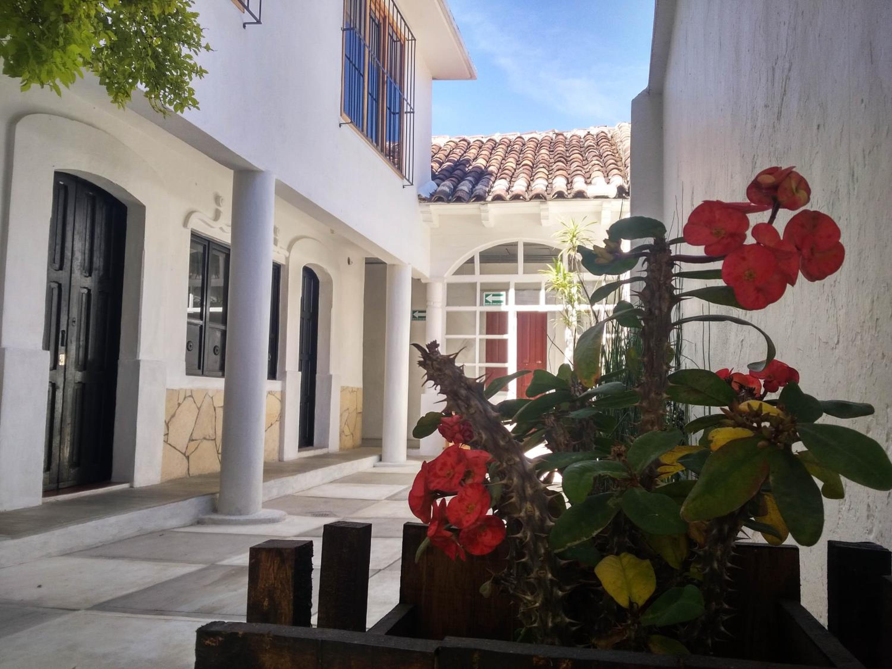 La Tozi Hotel
