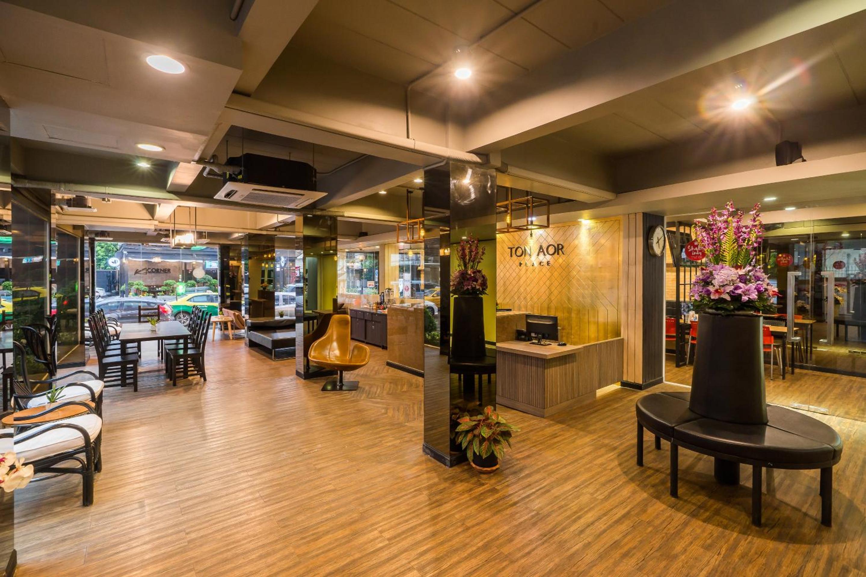 Ton Aor Place Hotel