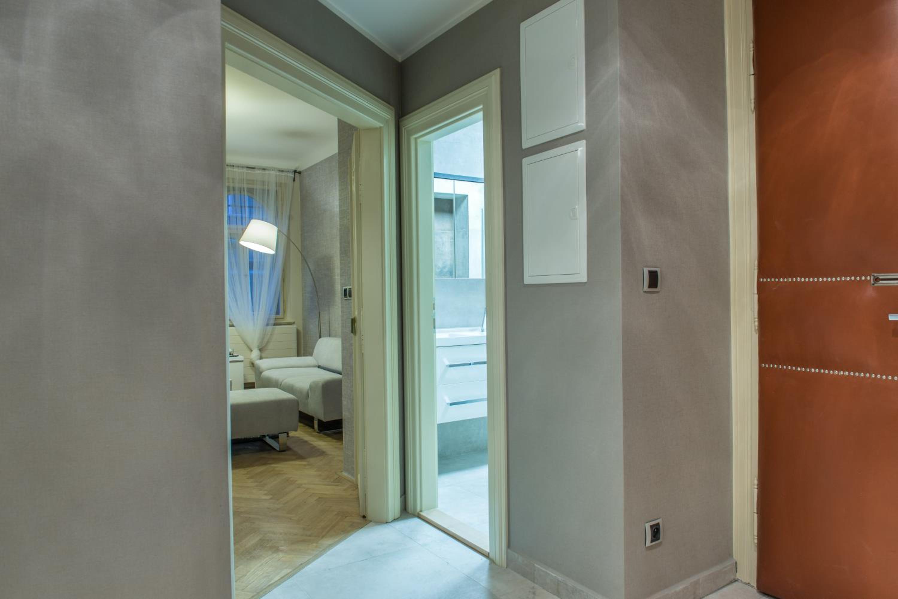 Exclusive 3 Bedroom Top-Notch Flat, GREAT LOCATION