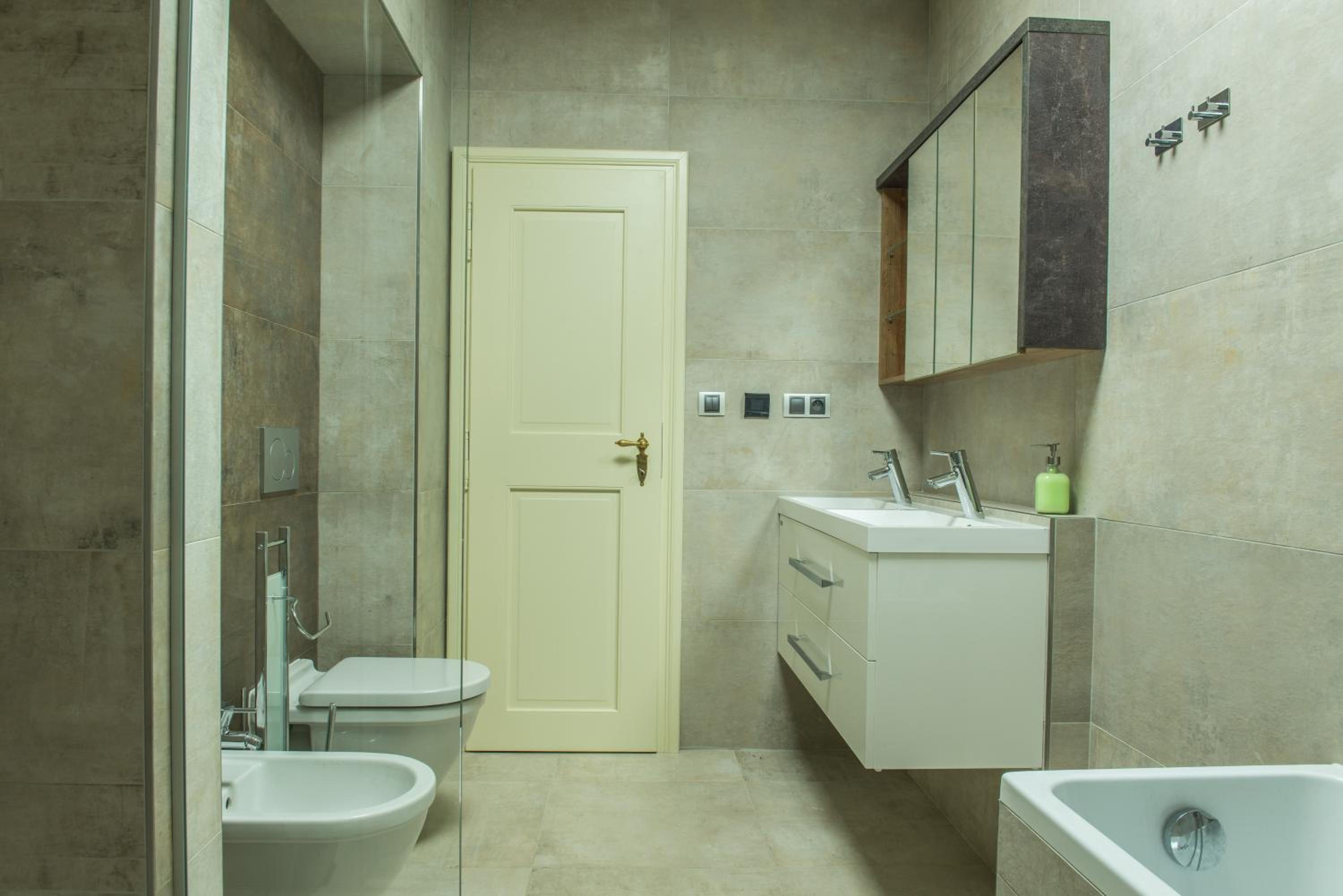 Exclusive 3 Bedroom Top-Notch Flat, GREAT LOCATION