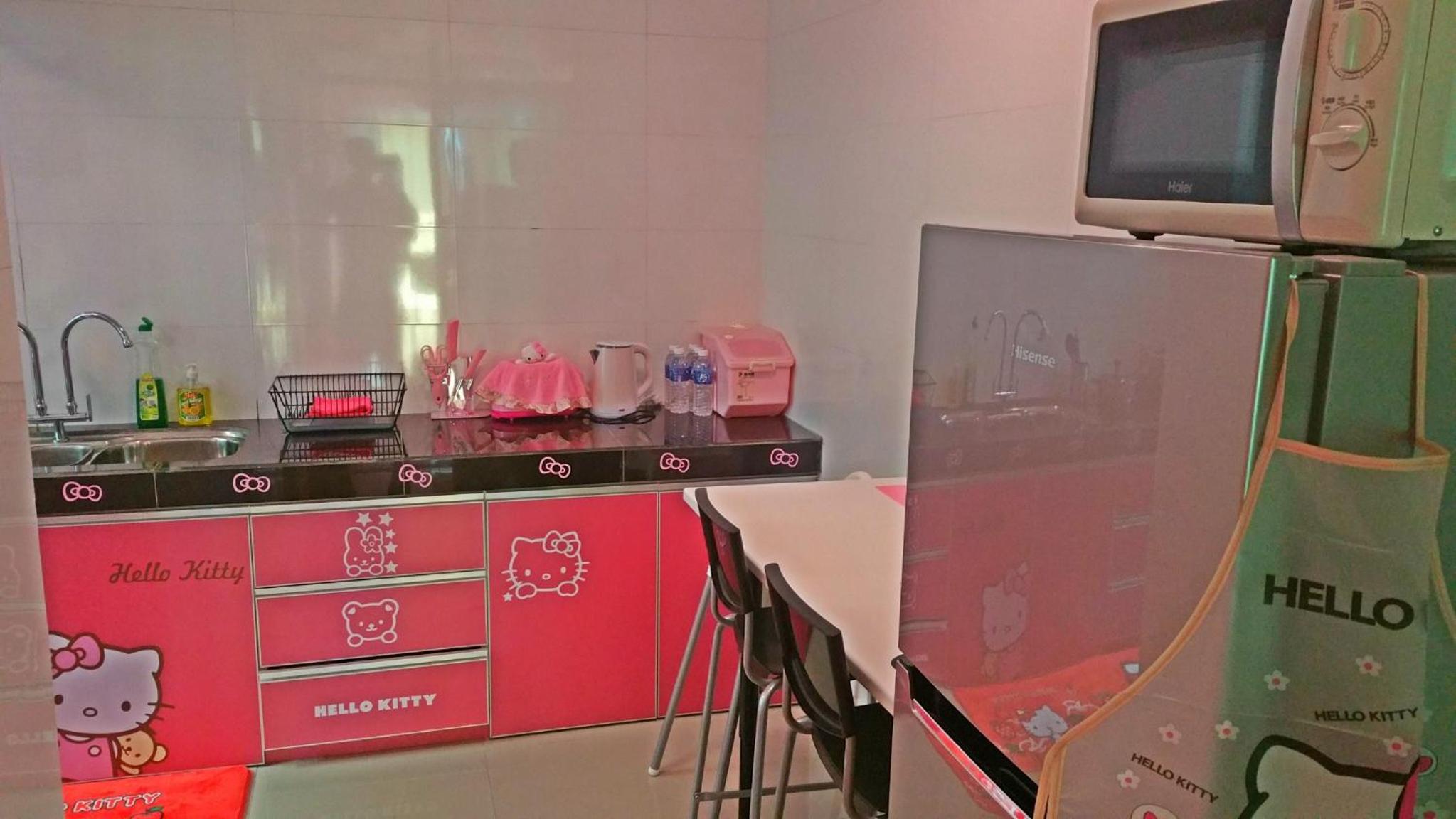 Hello Kitty Signature Suite