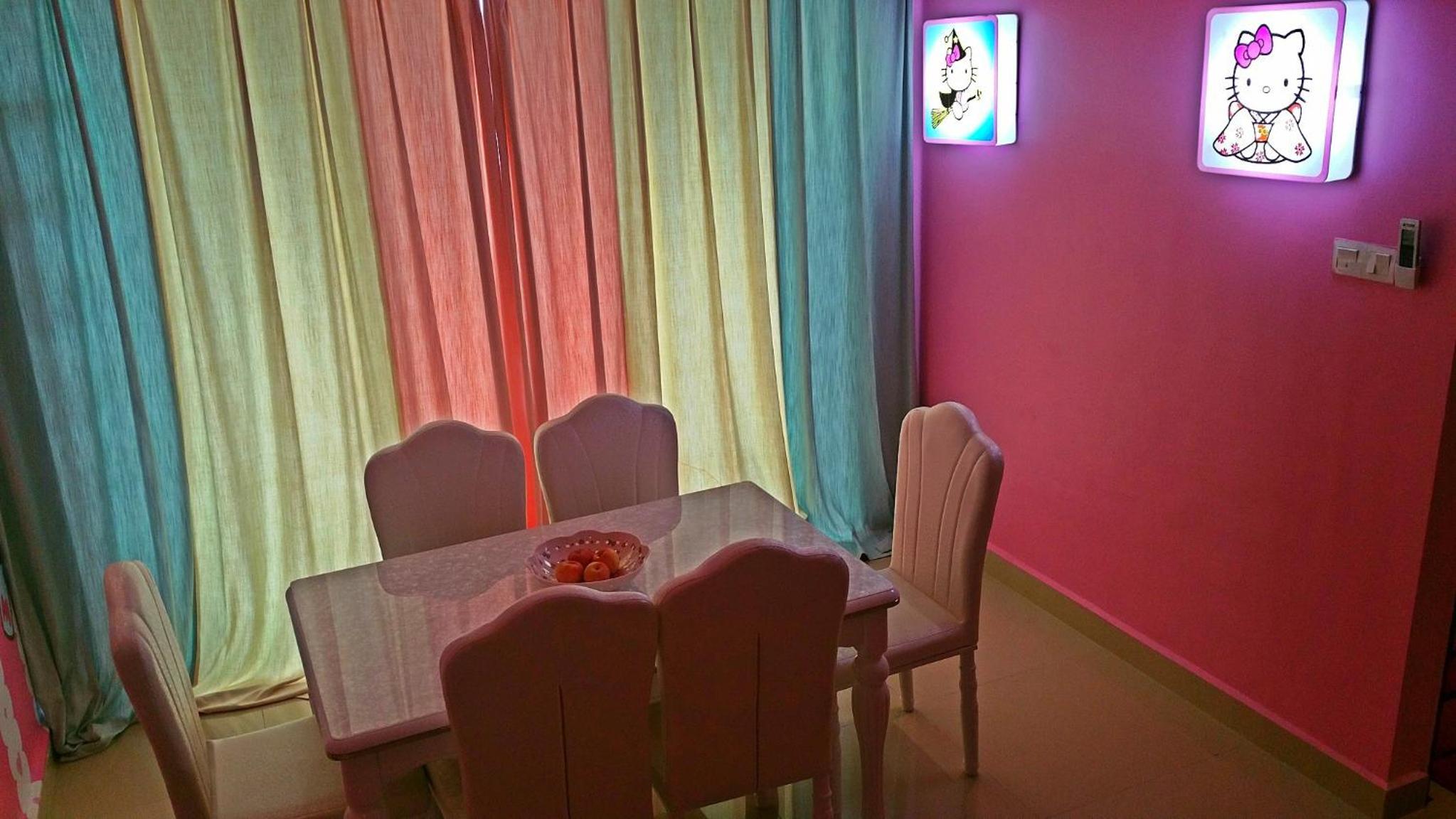 Hello Kitty Signature Suite