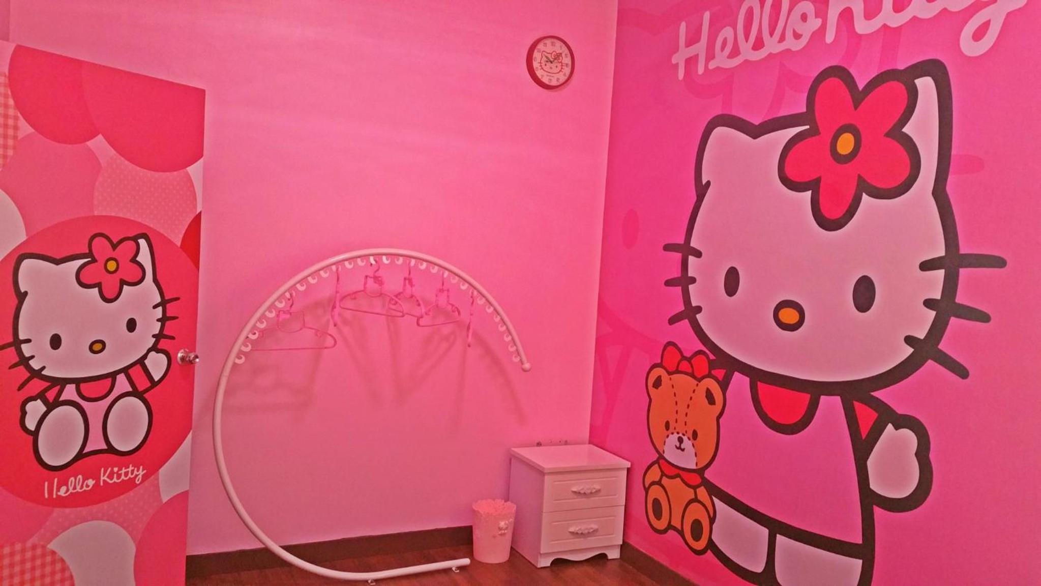 Hello Kitty Signature Suite