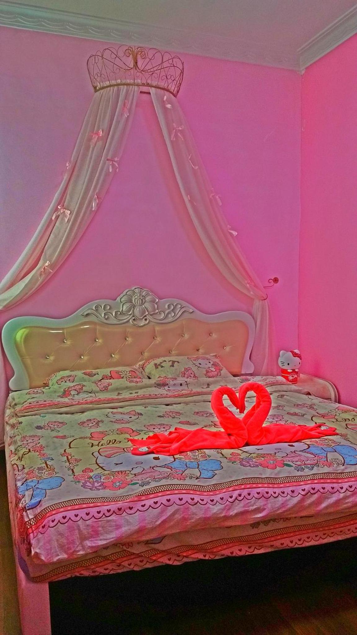 Hello Kitty Signature Suite