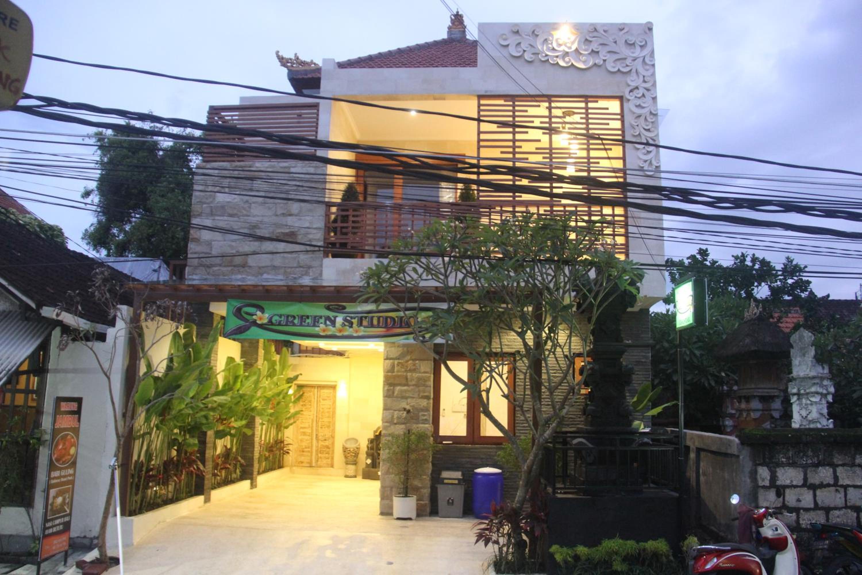 Green Studio Apartment Seminyak