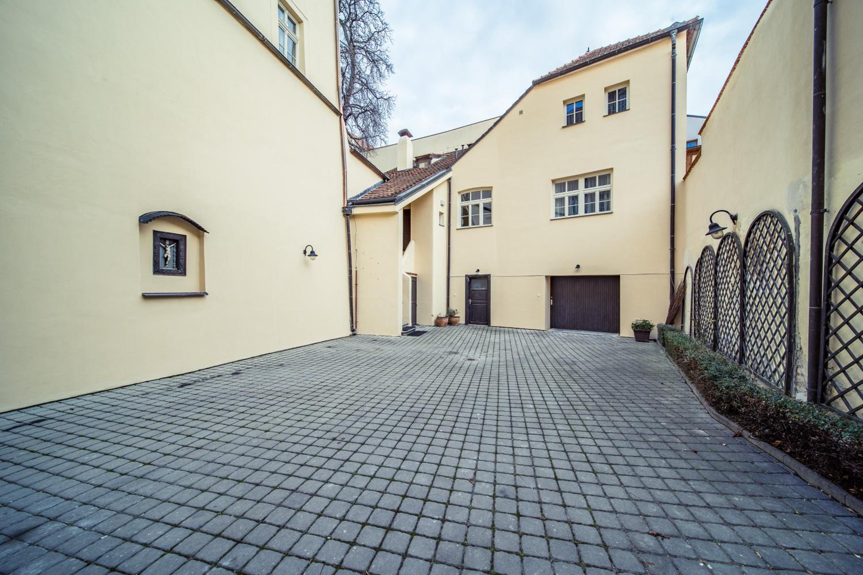 St. George Apartments