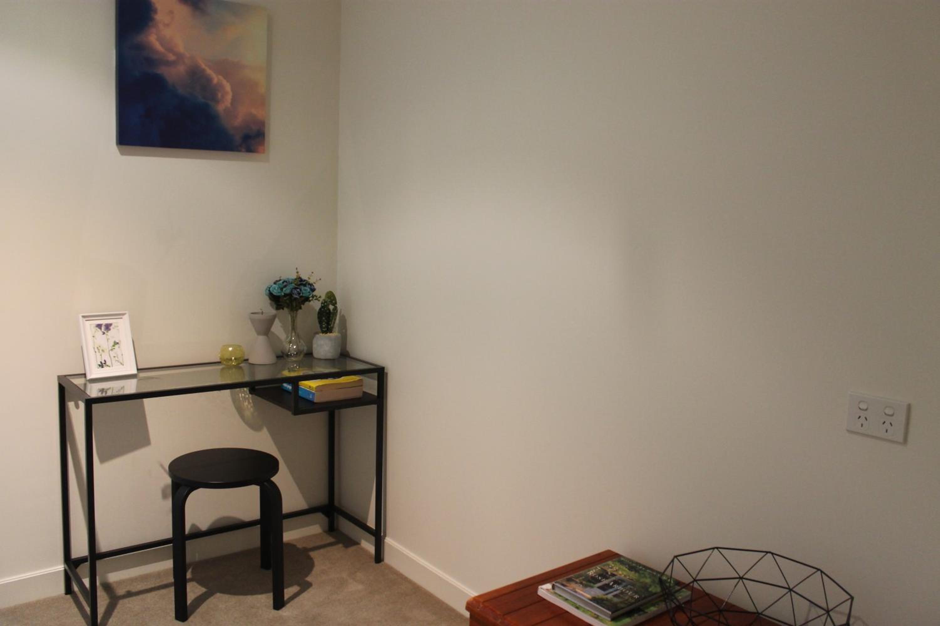 Exquisite Family Home +Parking, Close to CBD