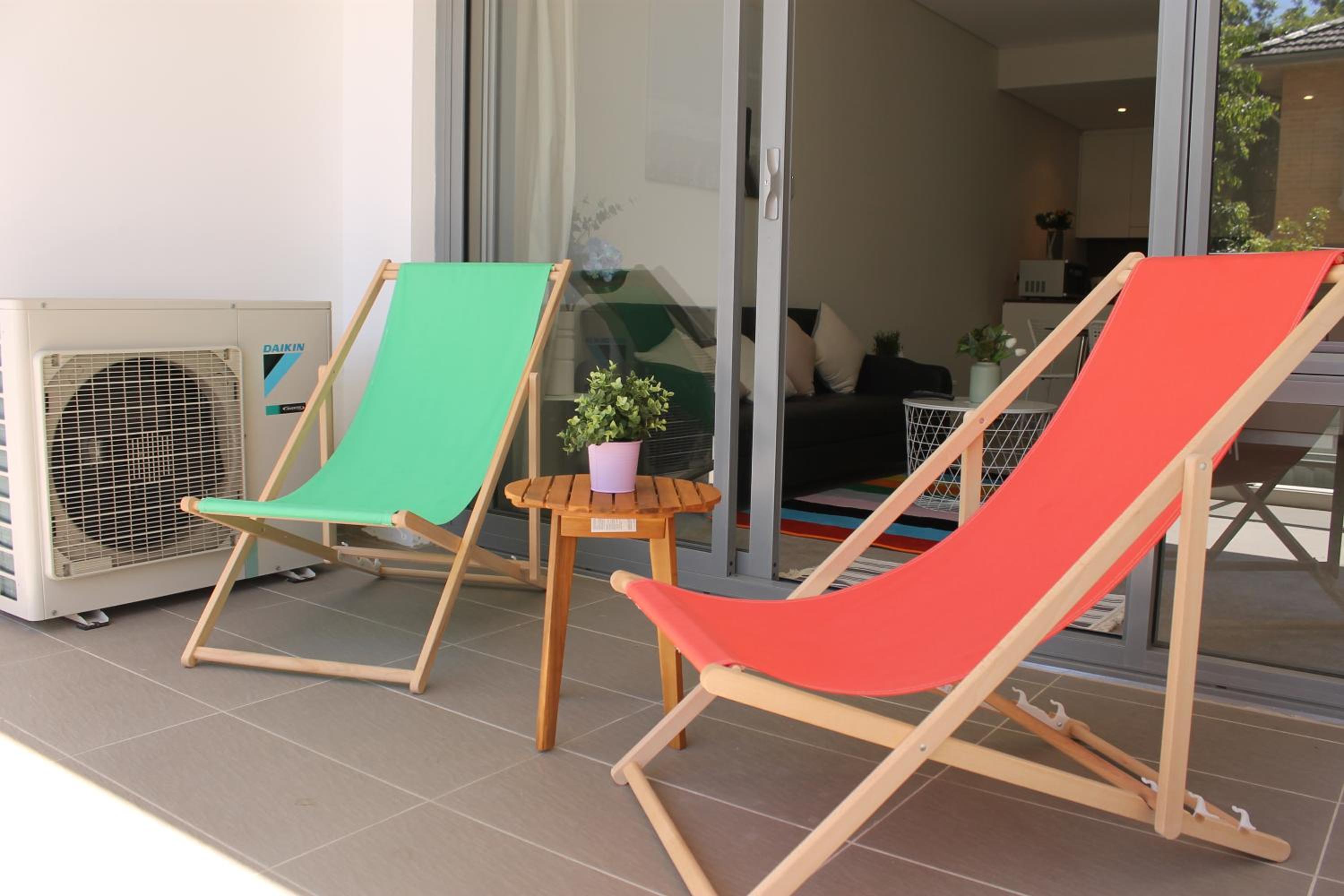 Exquisite Family Home +Parking, Close to CBD