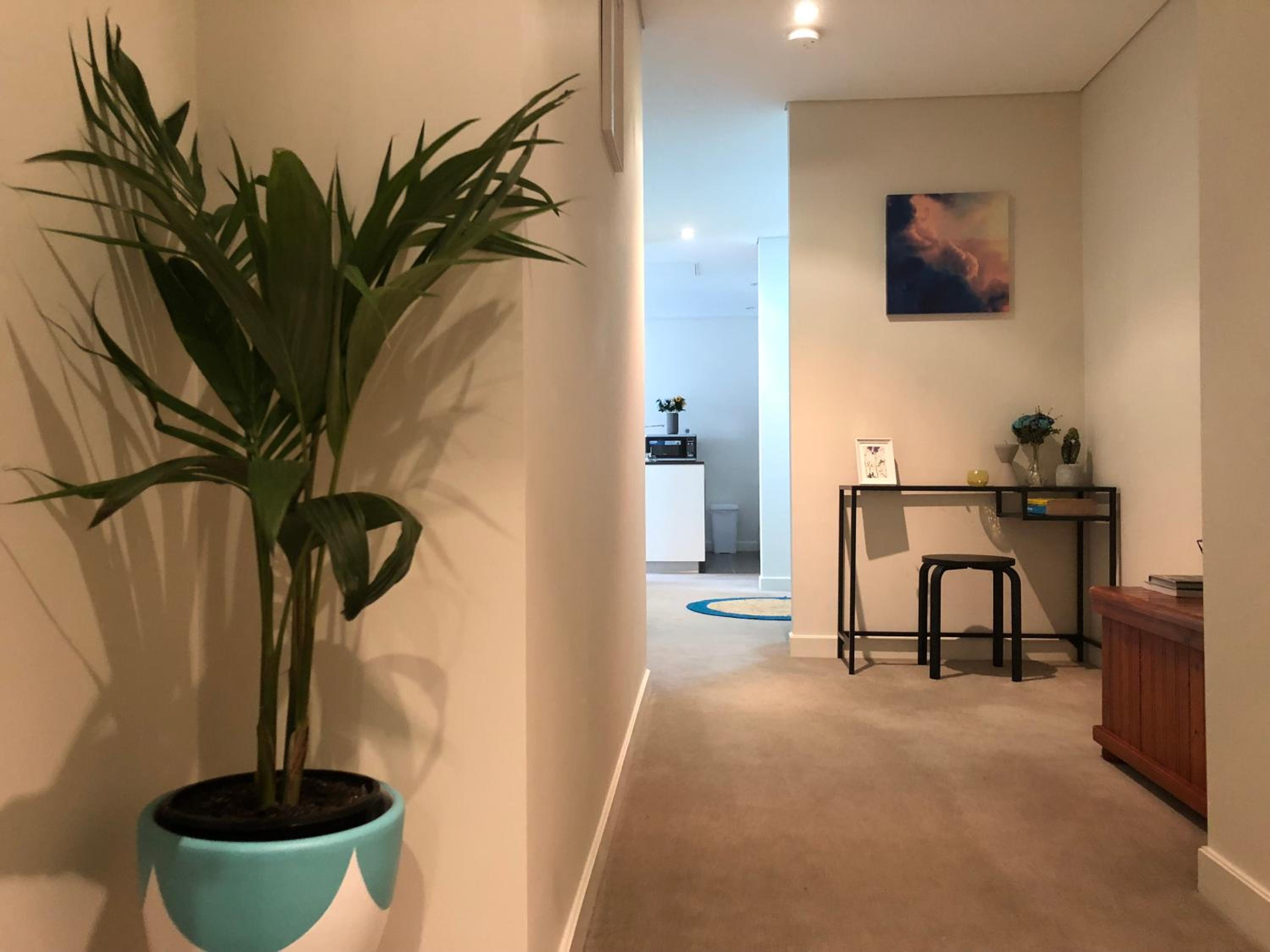 Exquisite Family Home +Parking, Close to CBD