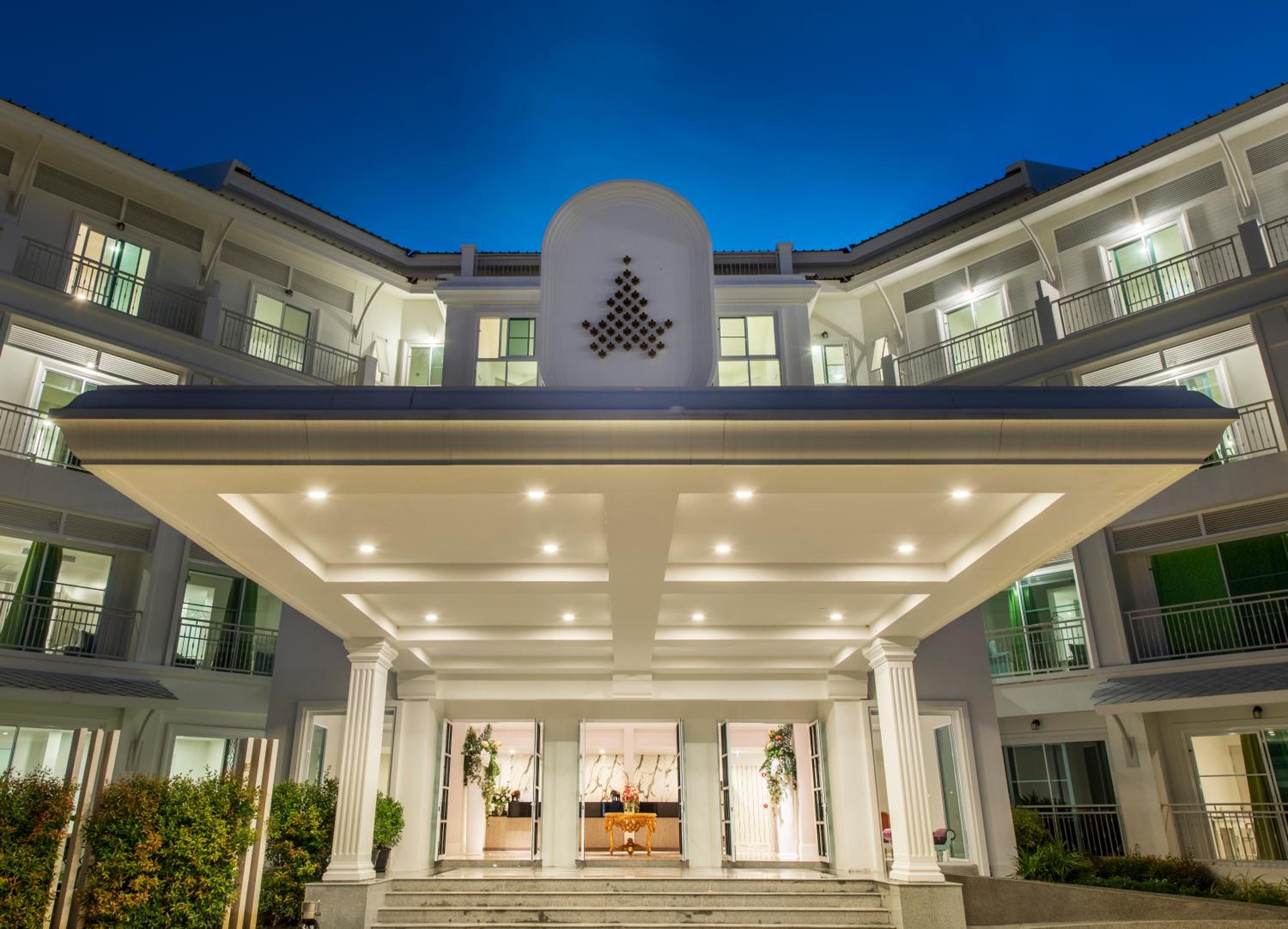 Hotel Chada@Nakhon - Image 1