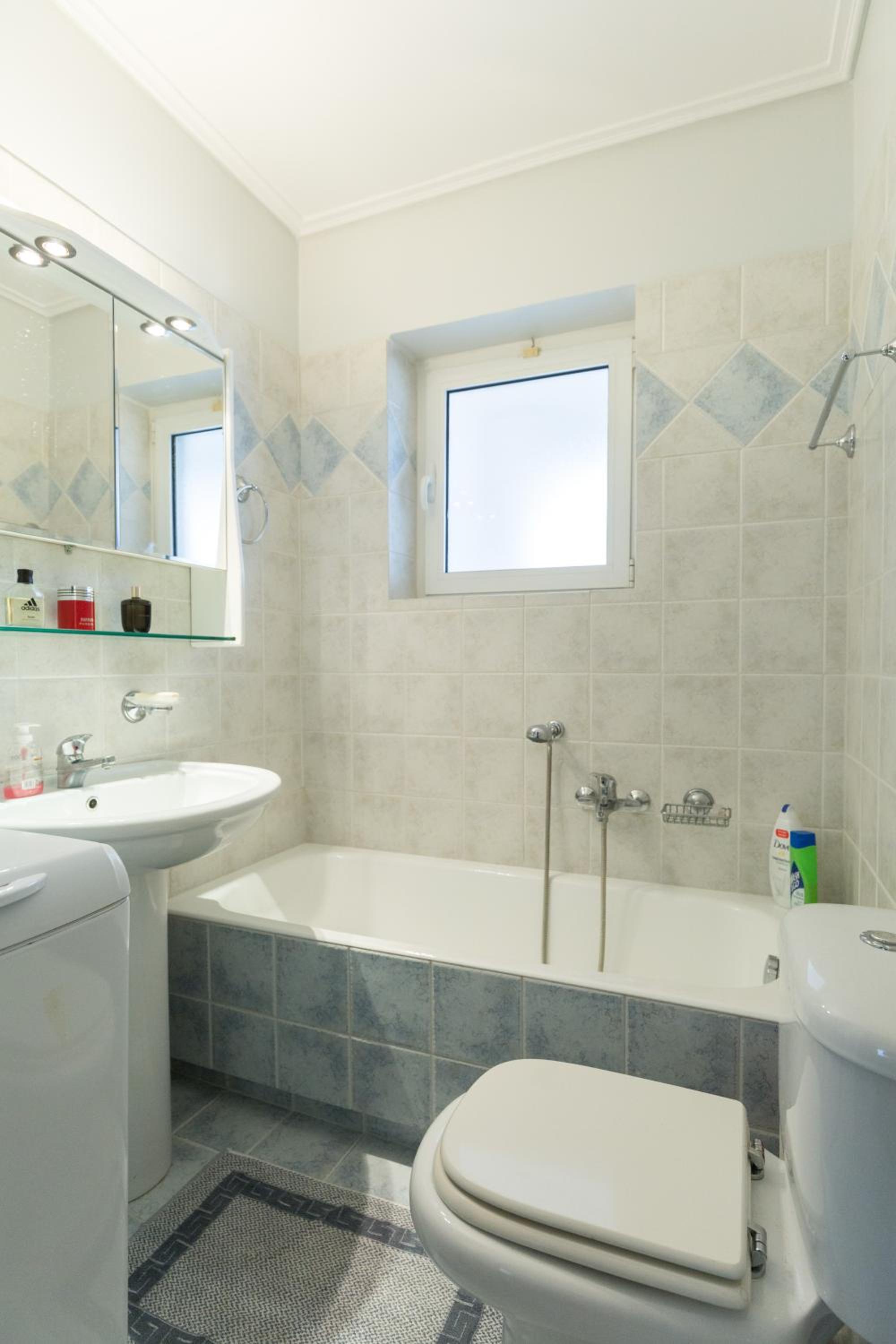 Holargos Metro Rooms