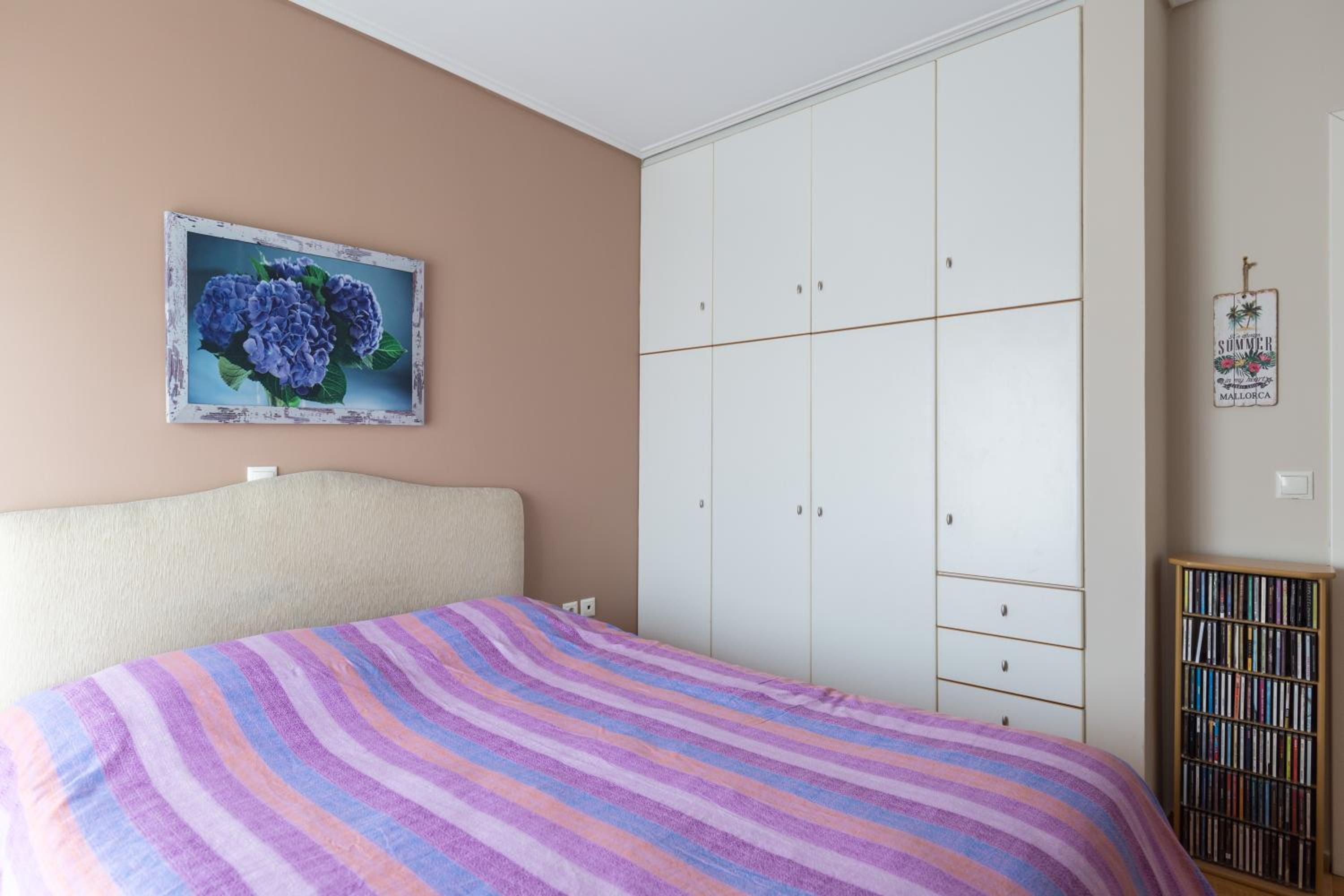 Holargos Metro Rooms