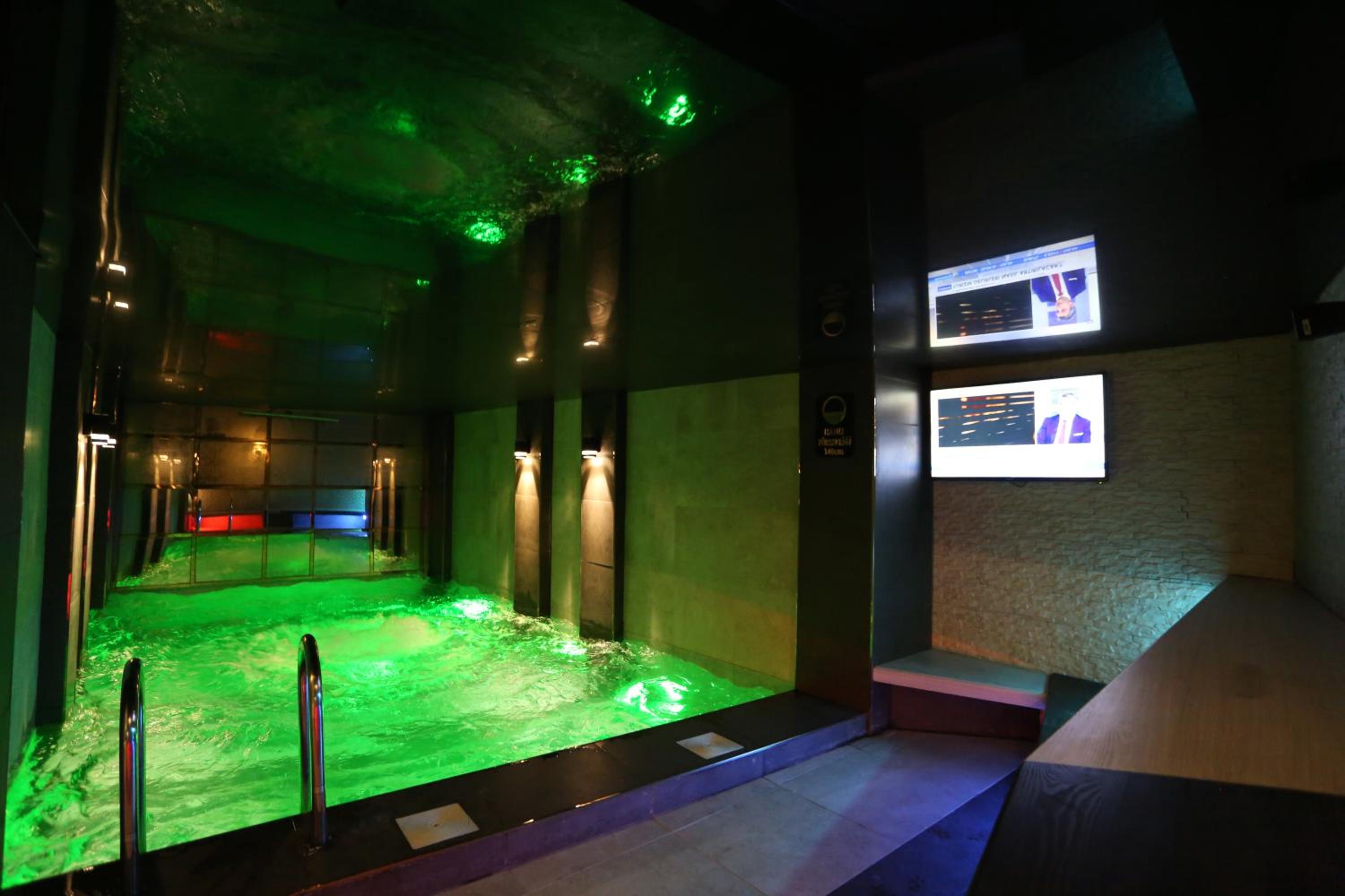 Life Corner Hotel - Image 39