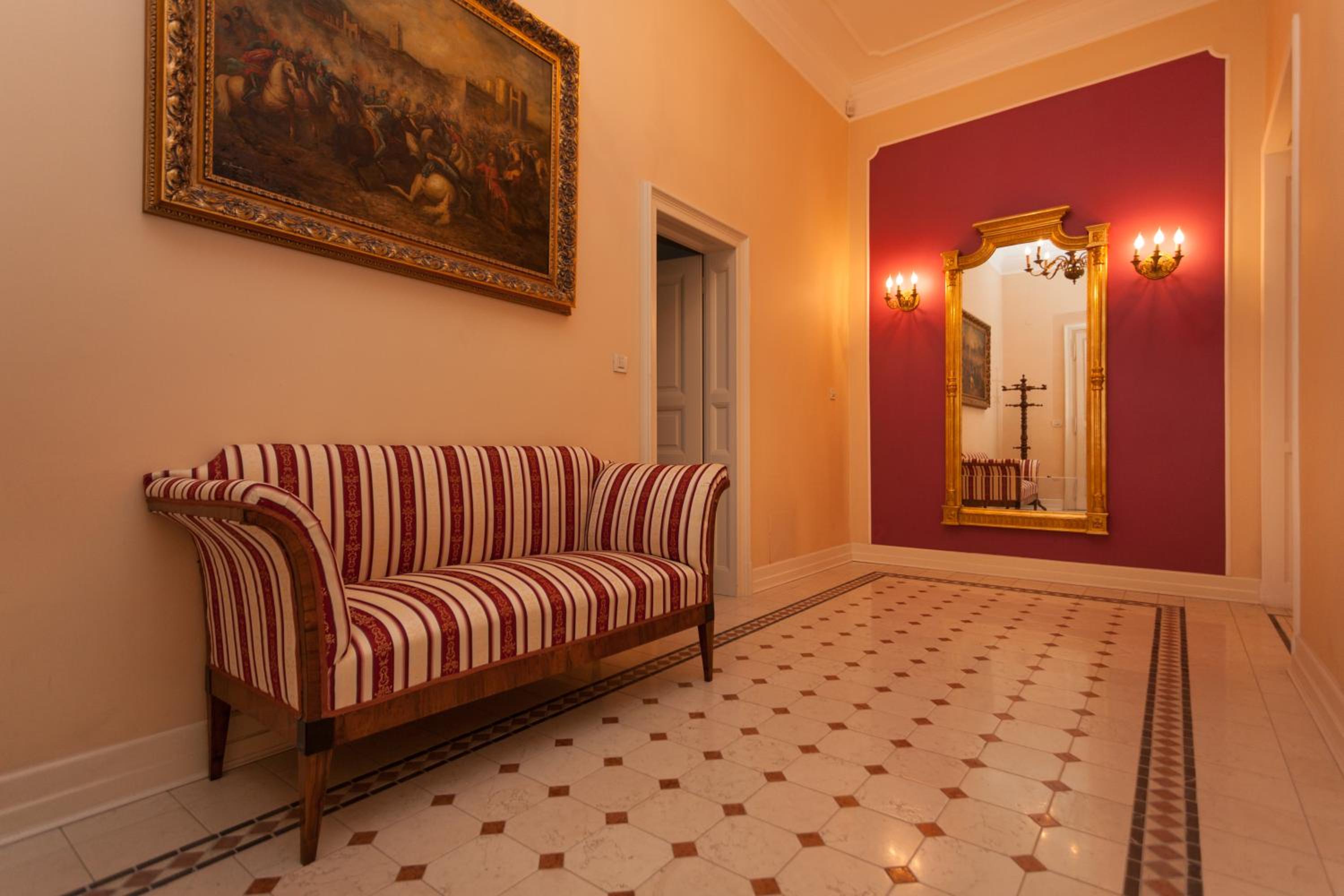 Filip’s Palace Luxurious Apartment