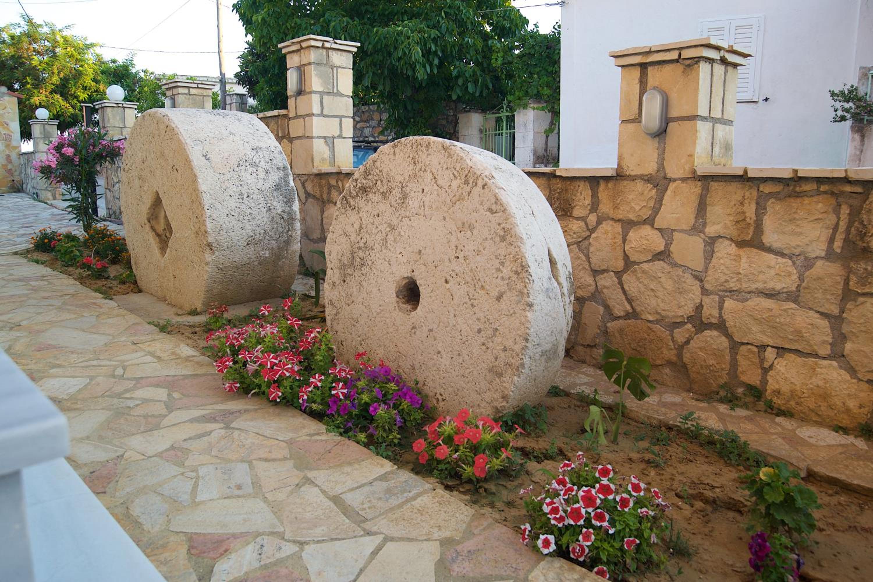 Kazarma Apartments at Klismata village view 5
