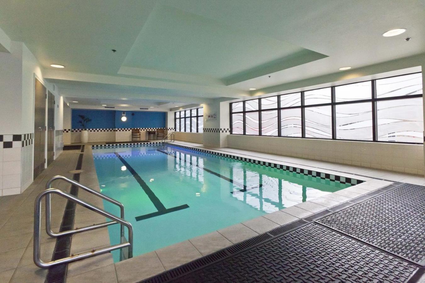 Stylish 1BR with Lovely Views, Pool & Gym by Zodiak Stays