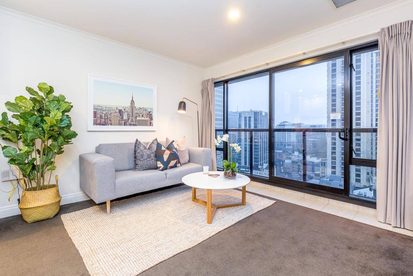 Stylish 1BR with Lovely Views, Pool & Gym by Zodiak Stays
