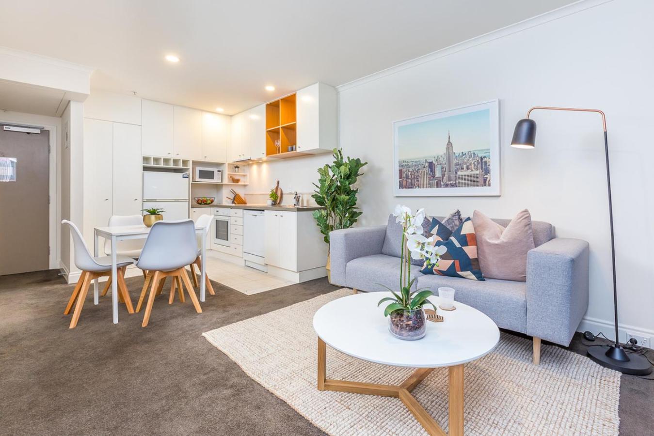 Stylish 1BR with Lovely Views, Pool & Gym by Zodiak Stays