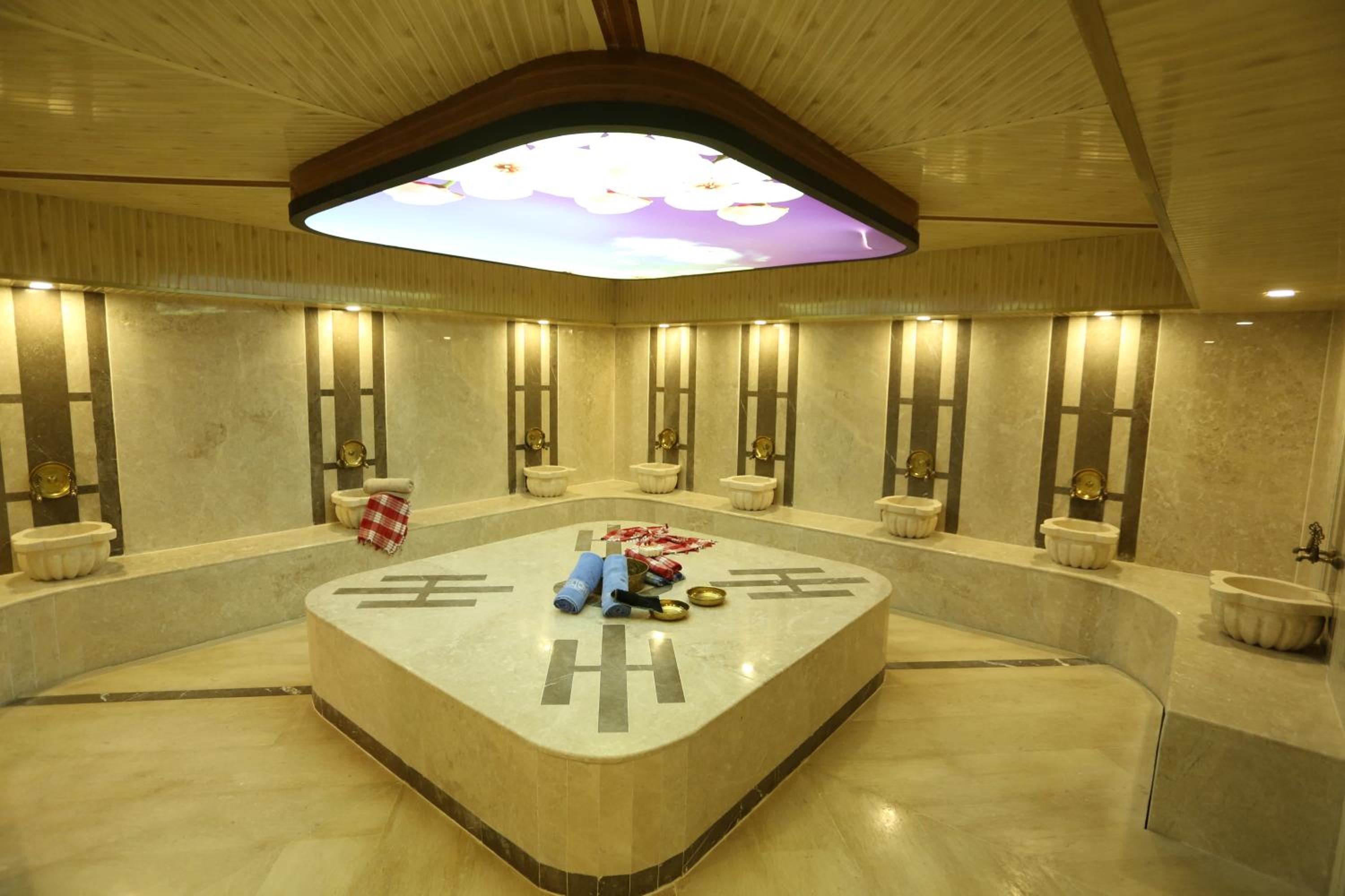 Life Corner Hotel - Image 65