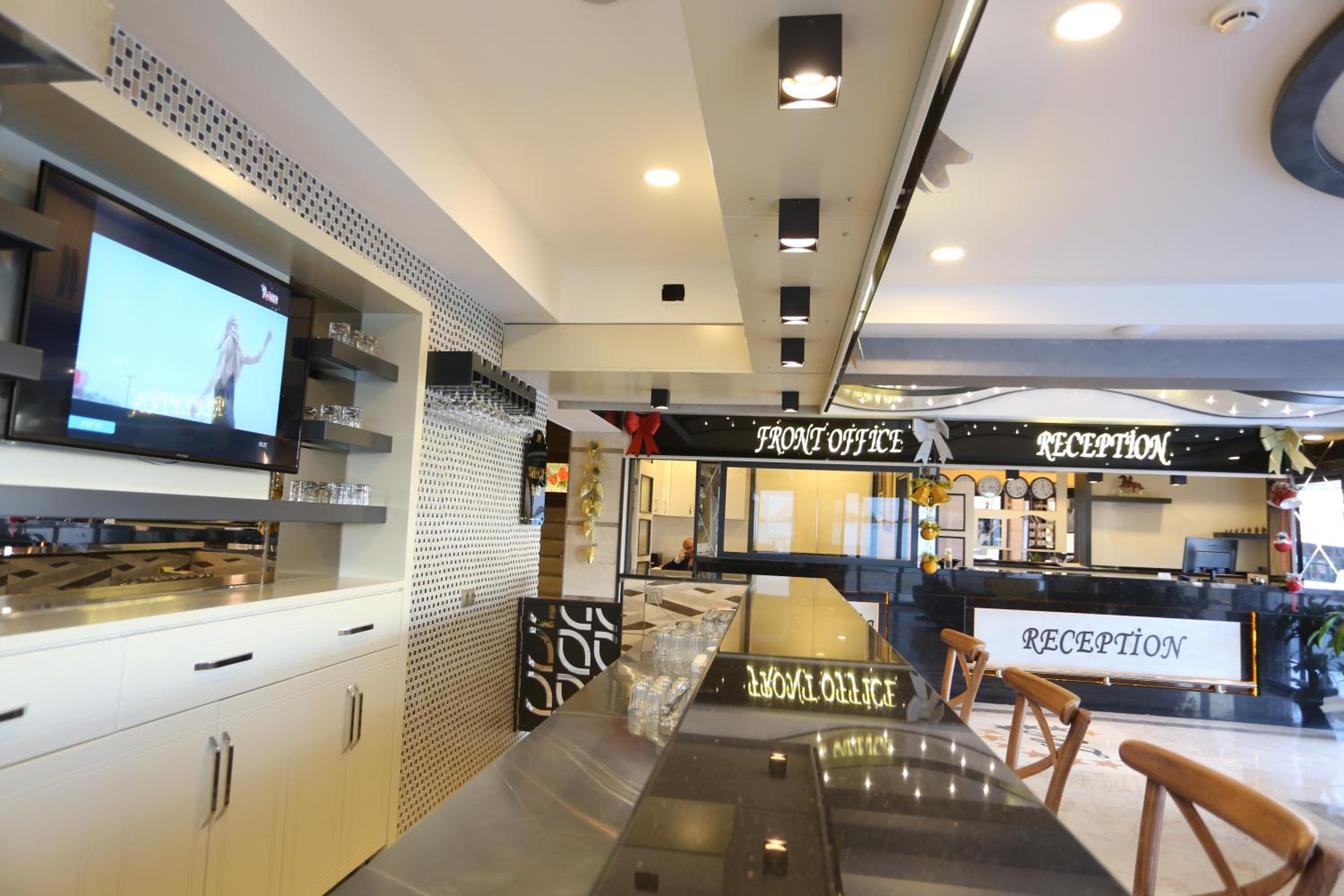 Life Corner Hotel - Image 19