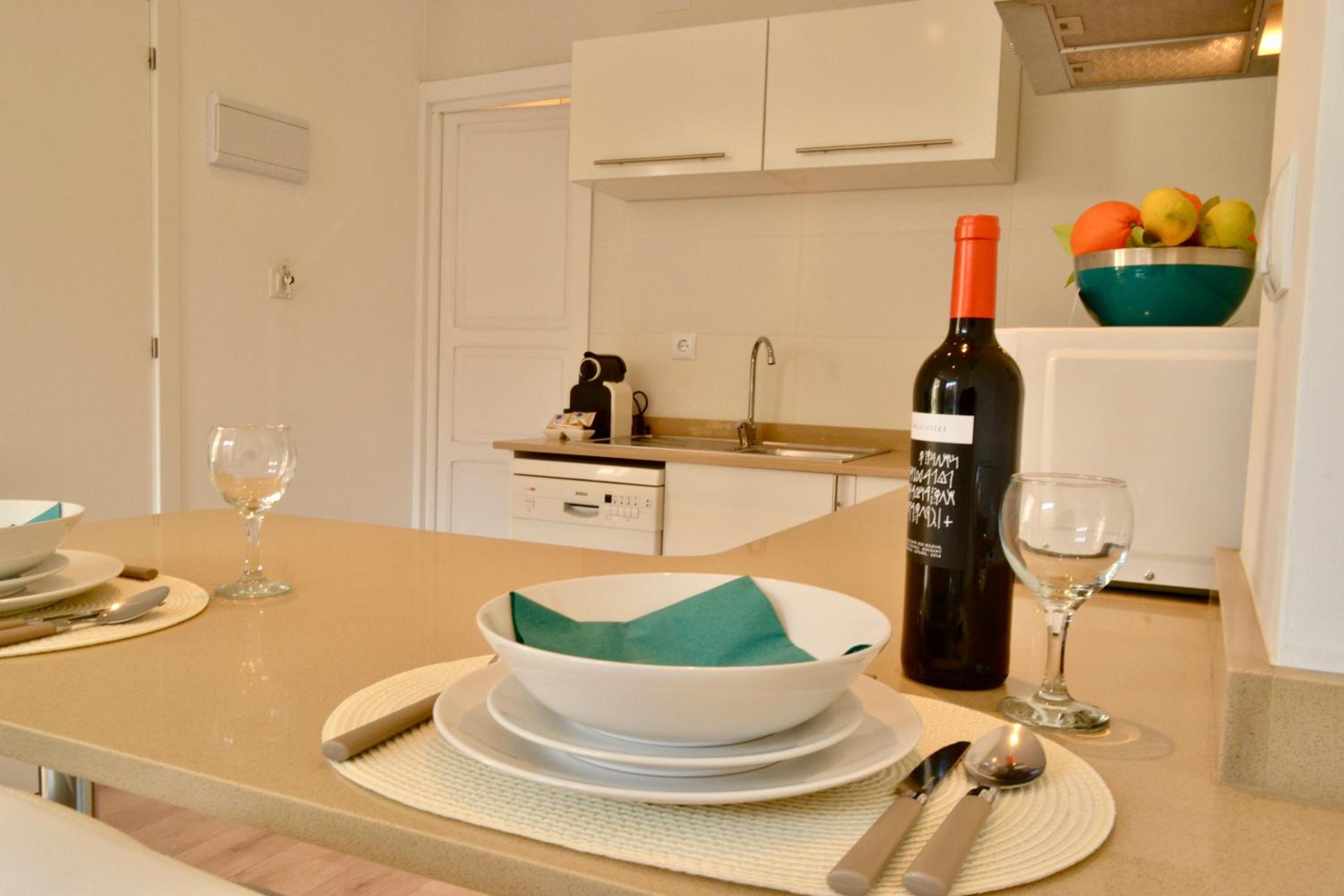 Hola Valencia - Holiday Apartments en Valencia — kitchen