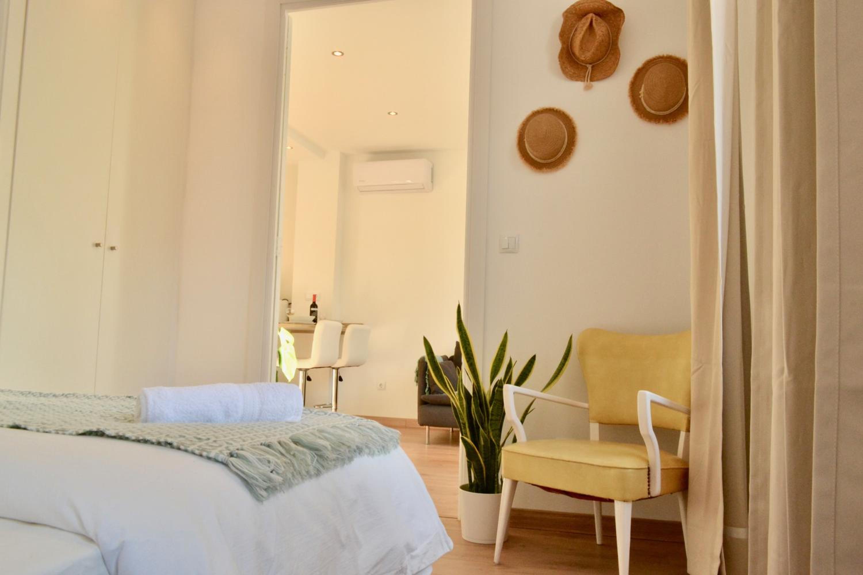 Hola Valencia - Holiday Apartments en Valencia — hotel room