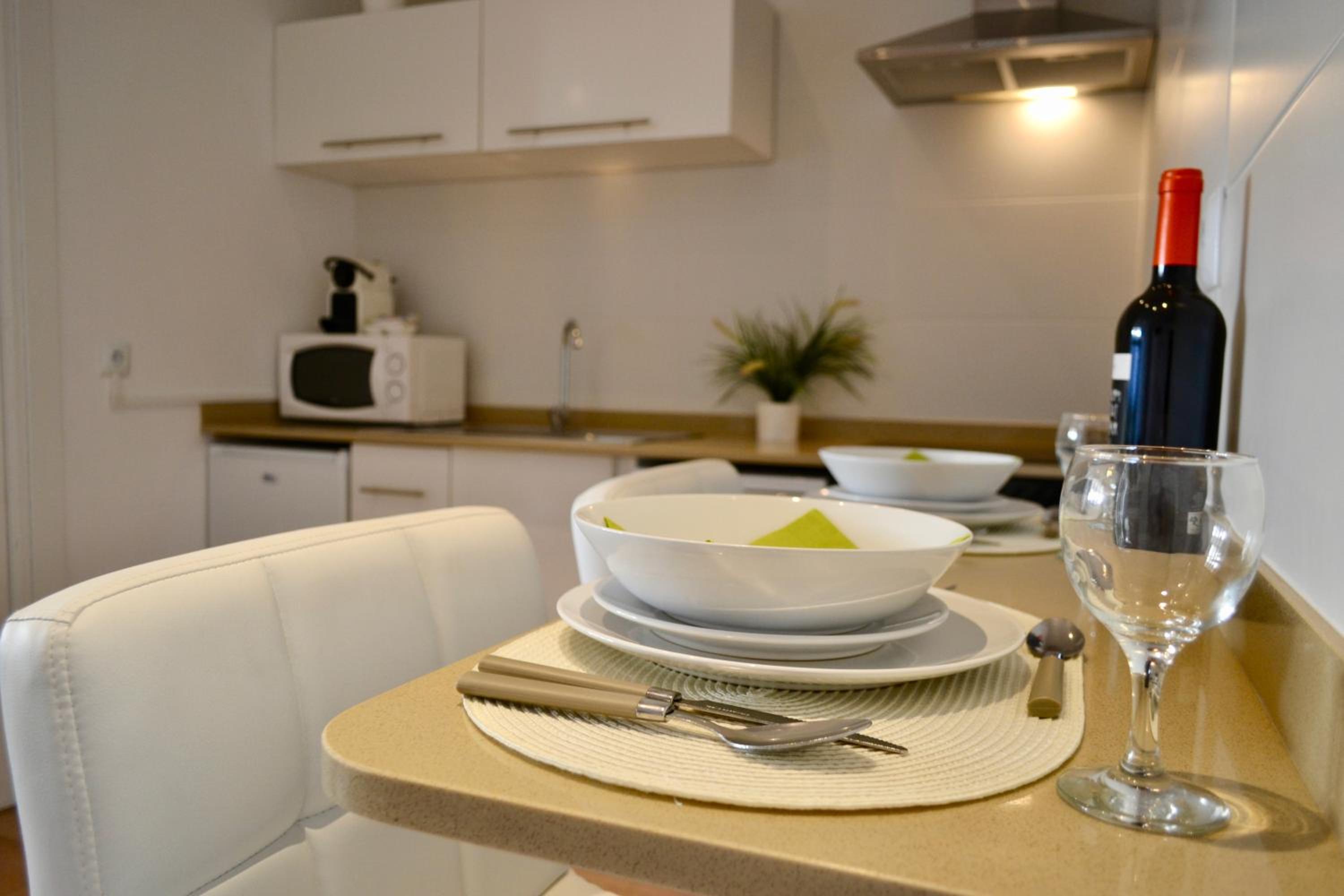 Hola Valencia - Holiday Apartments en Valencia — kitchen
