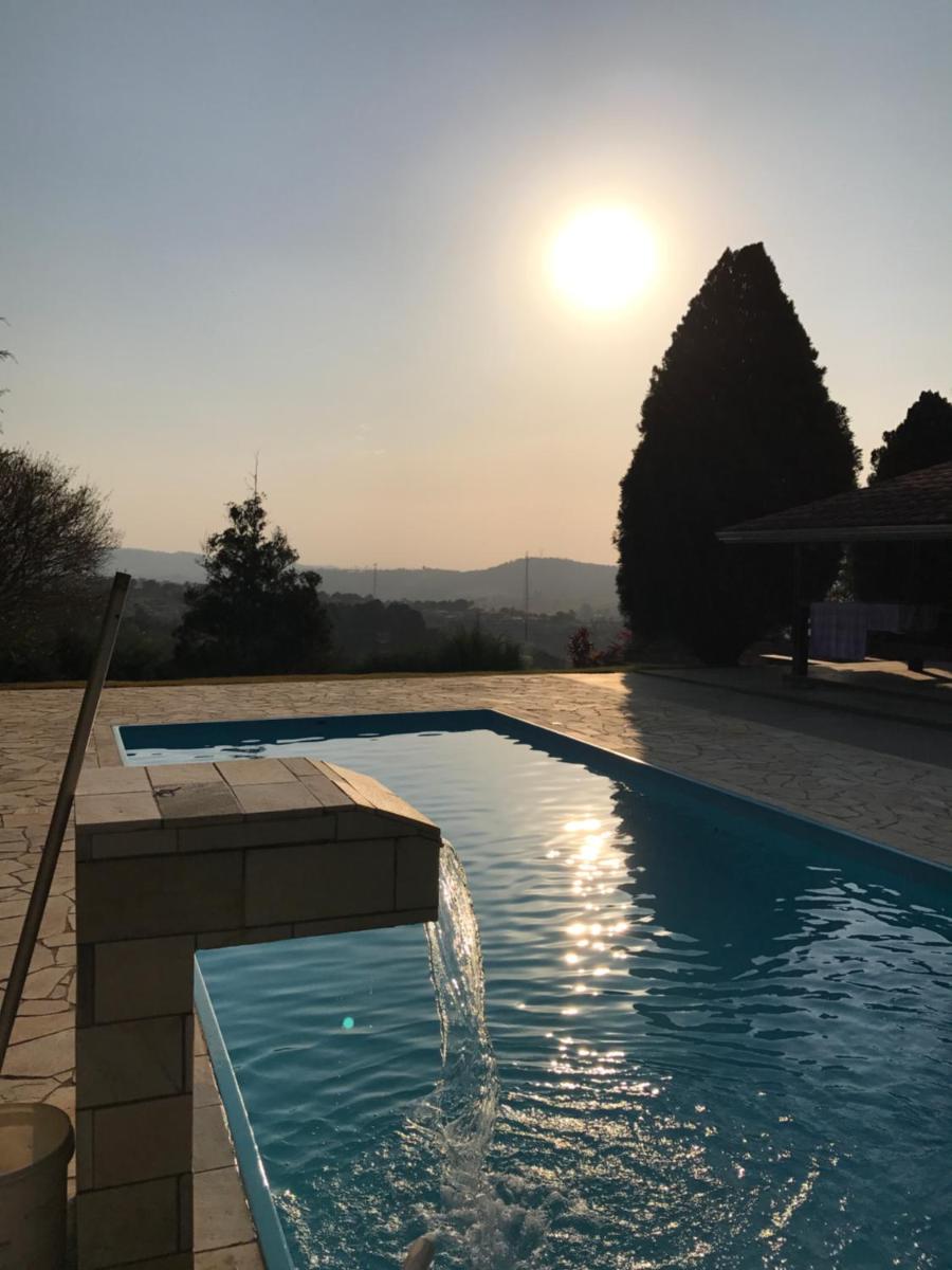 Linda Chácara com Piscina