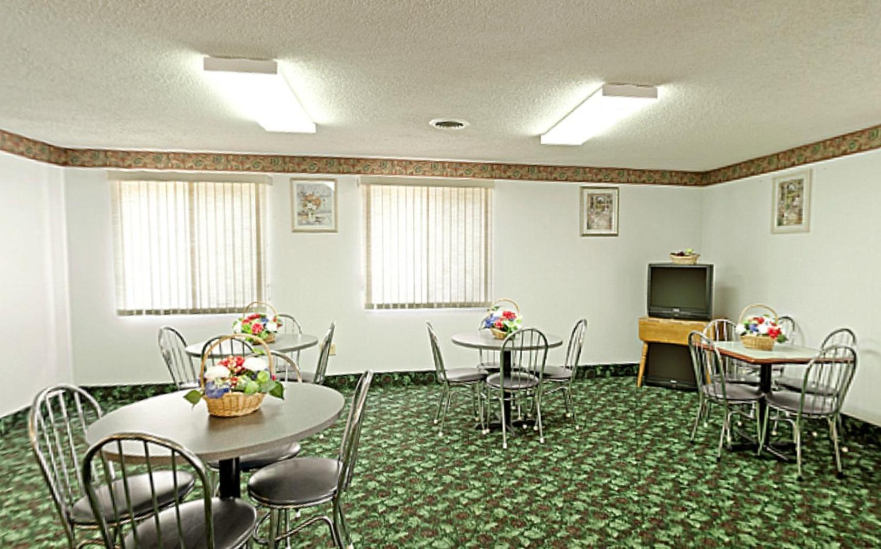 Americas Best Value Inn West Frankfort - Property Image 29