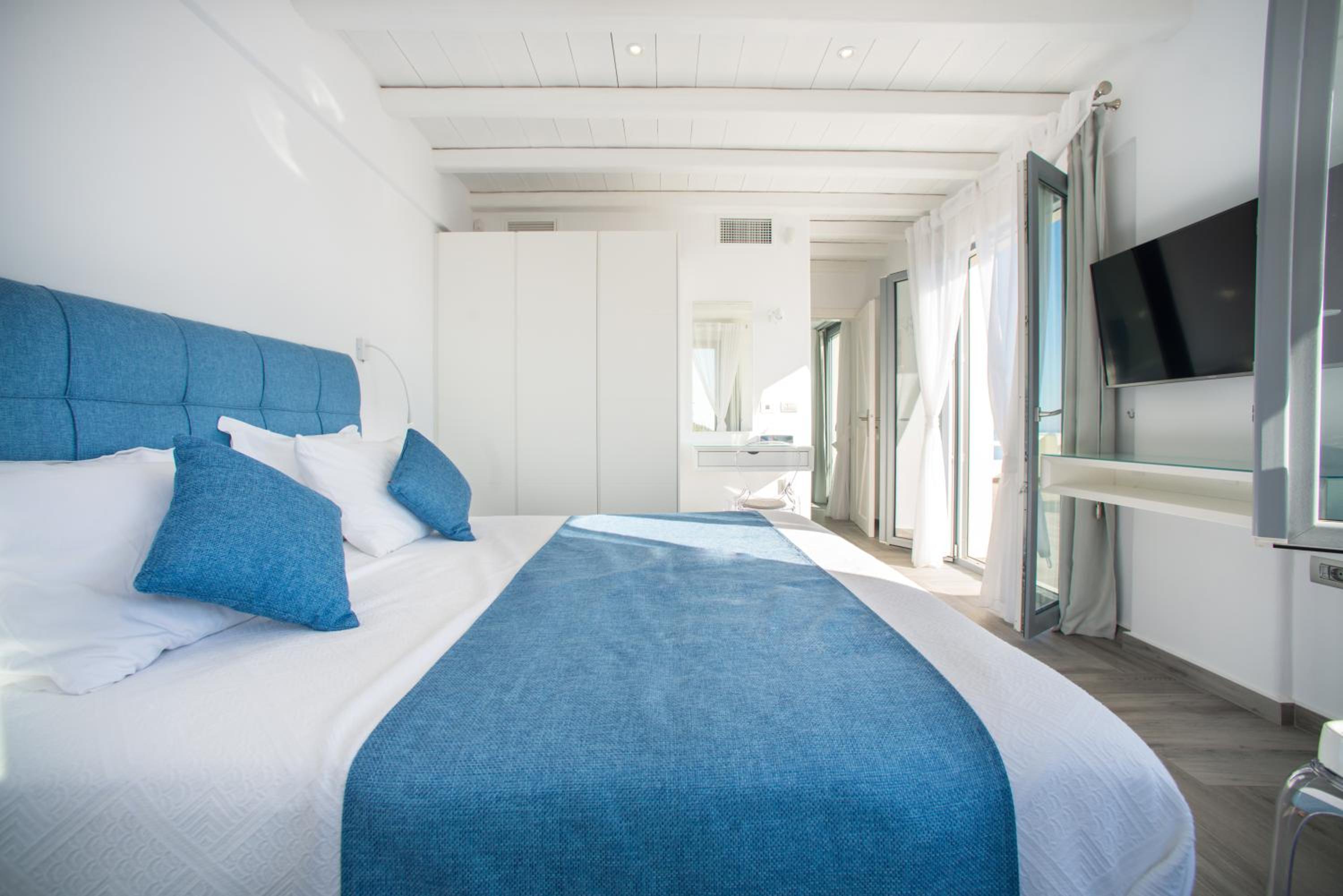 Naxos Rock Villas