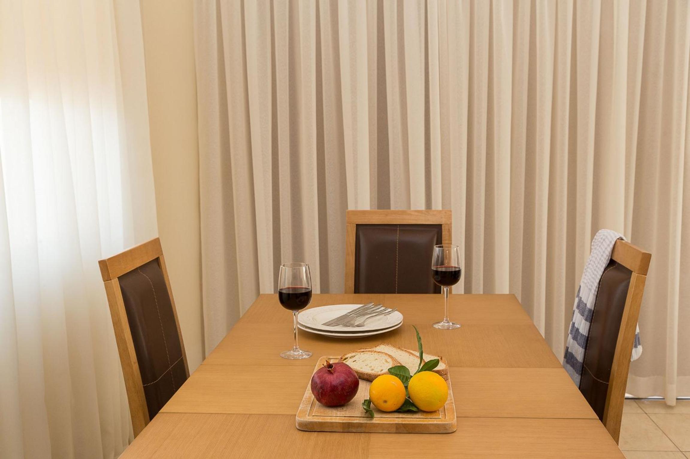 Coral Bay Sunbeam Villa - No Car Needed!