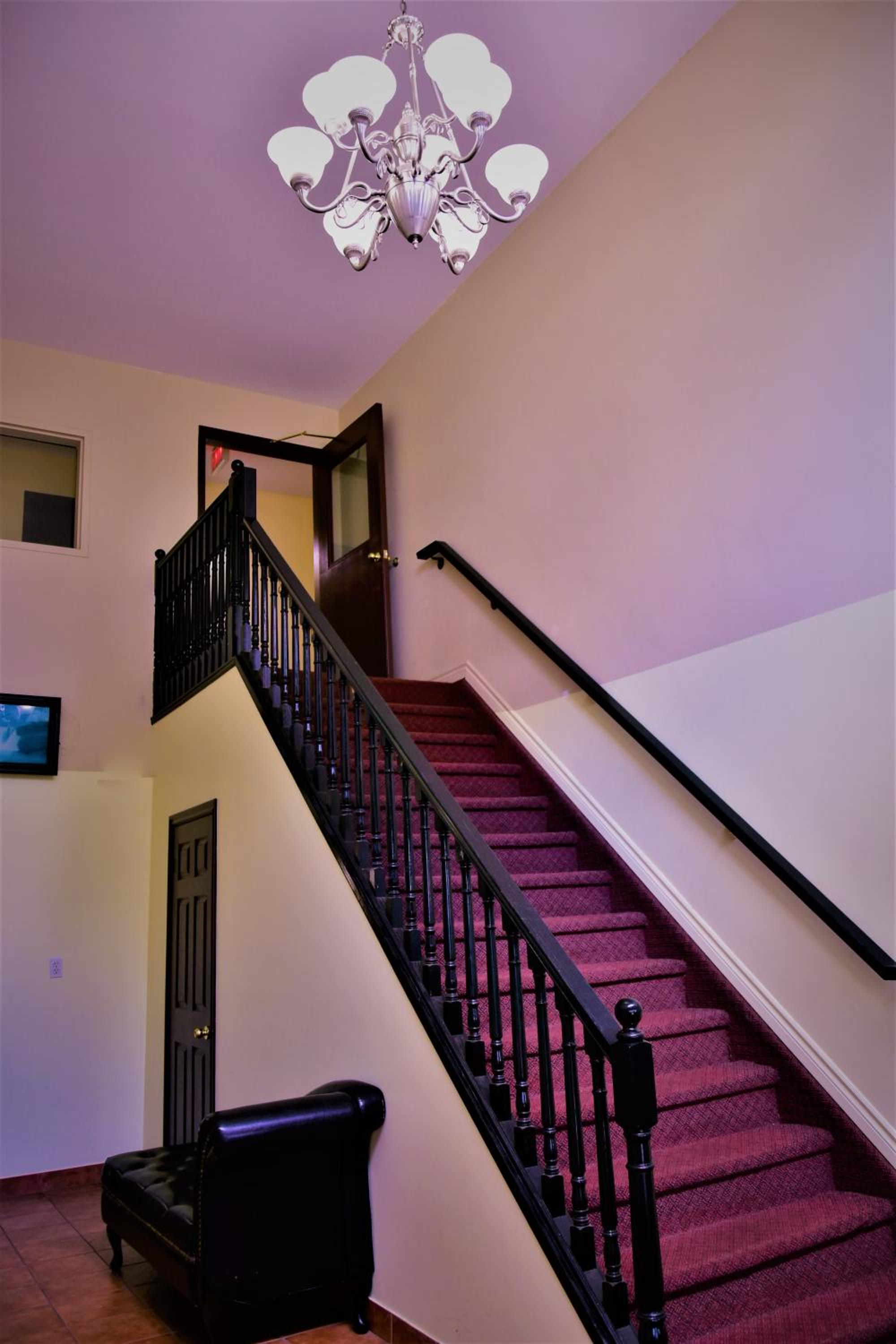 Windsor Vacations - Royal Windsor Motel - Property Image 1