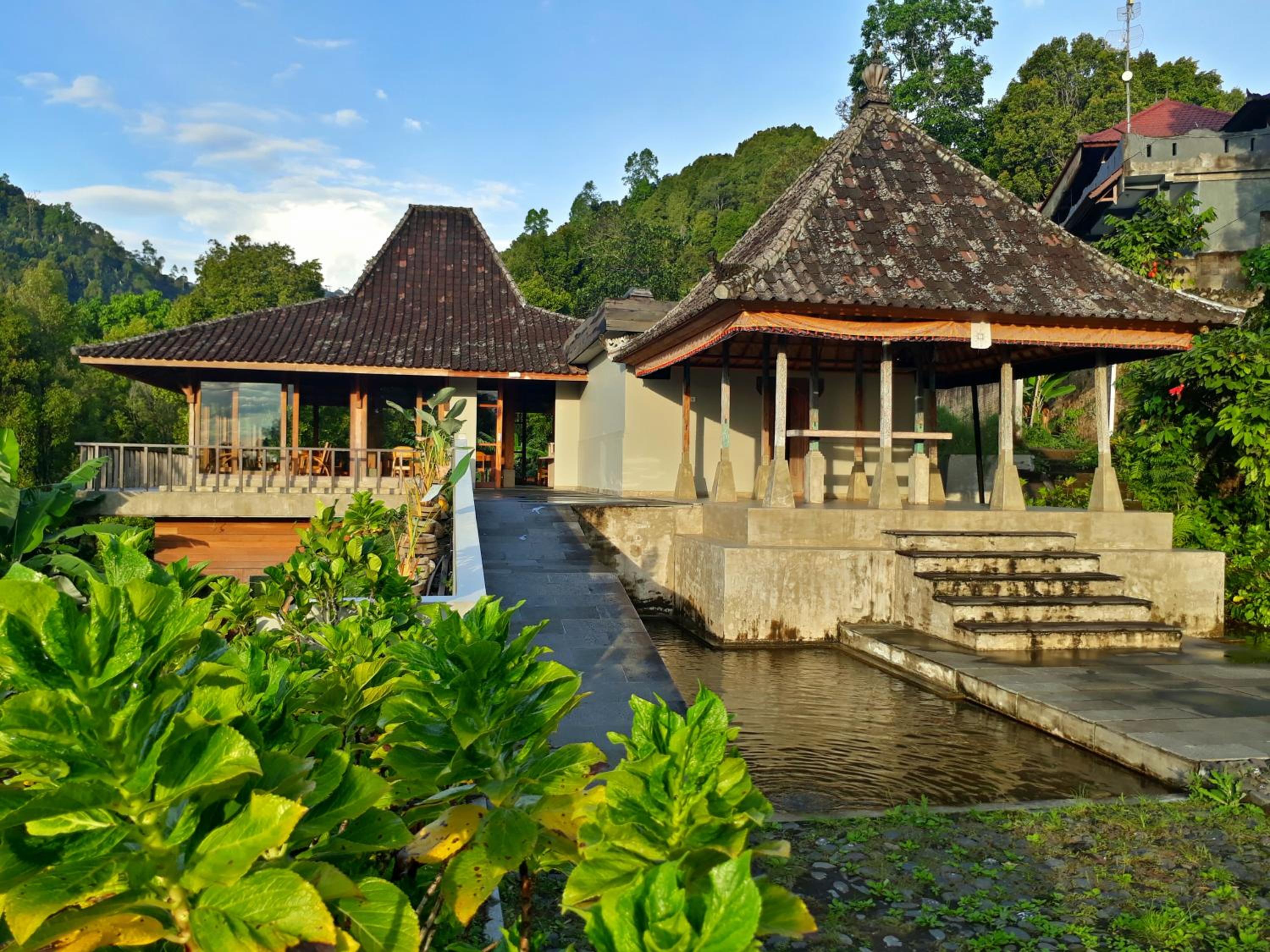 Melanting Cottages