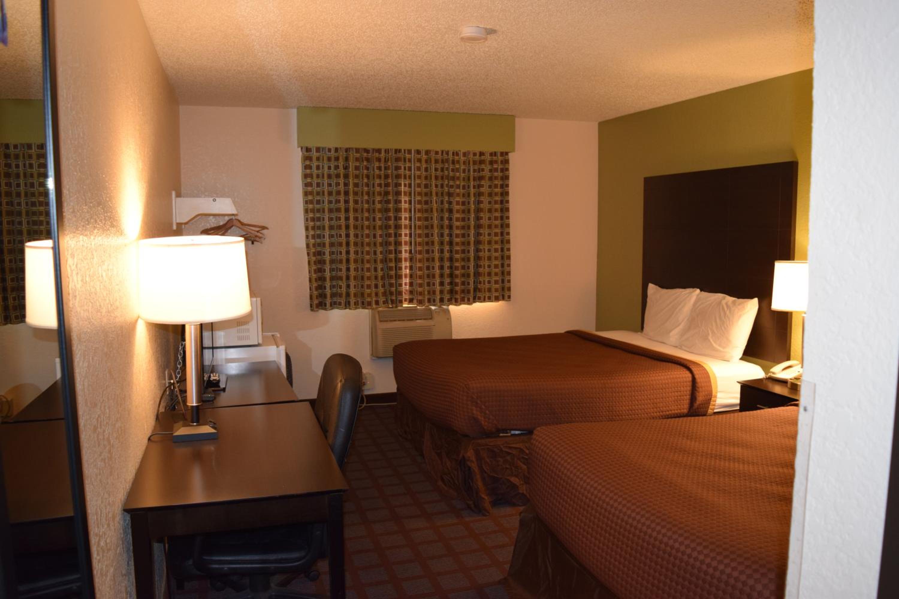 Super 8 by Wyndham Saginaw view 2