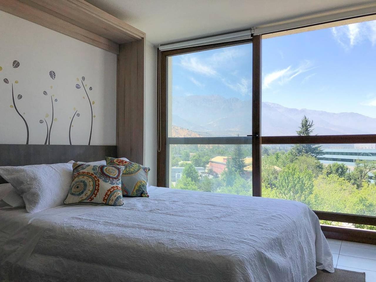 Charming Studio - w/Mountain View, Pool, & Gym