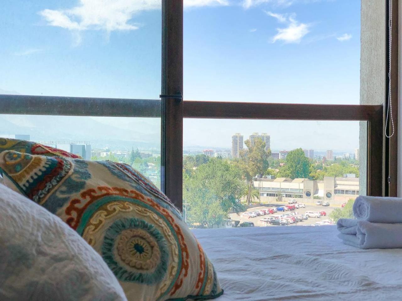 Charming Studio - w/Mountain View, Pool, & Gym