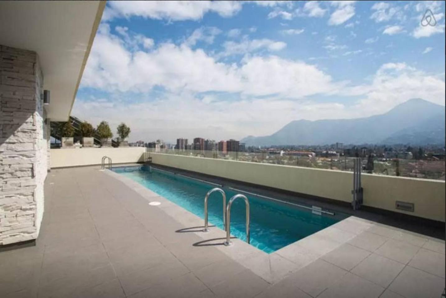 Charming Studio - w/Mountain View, Pool, & Gym