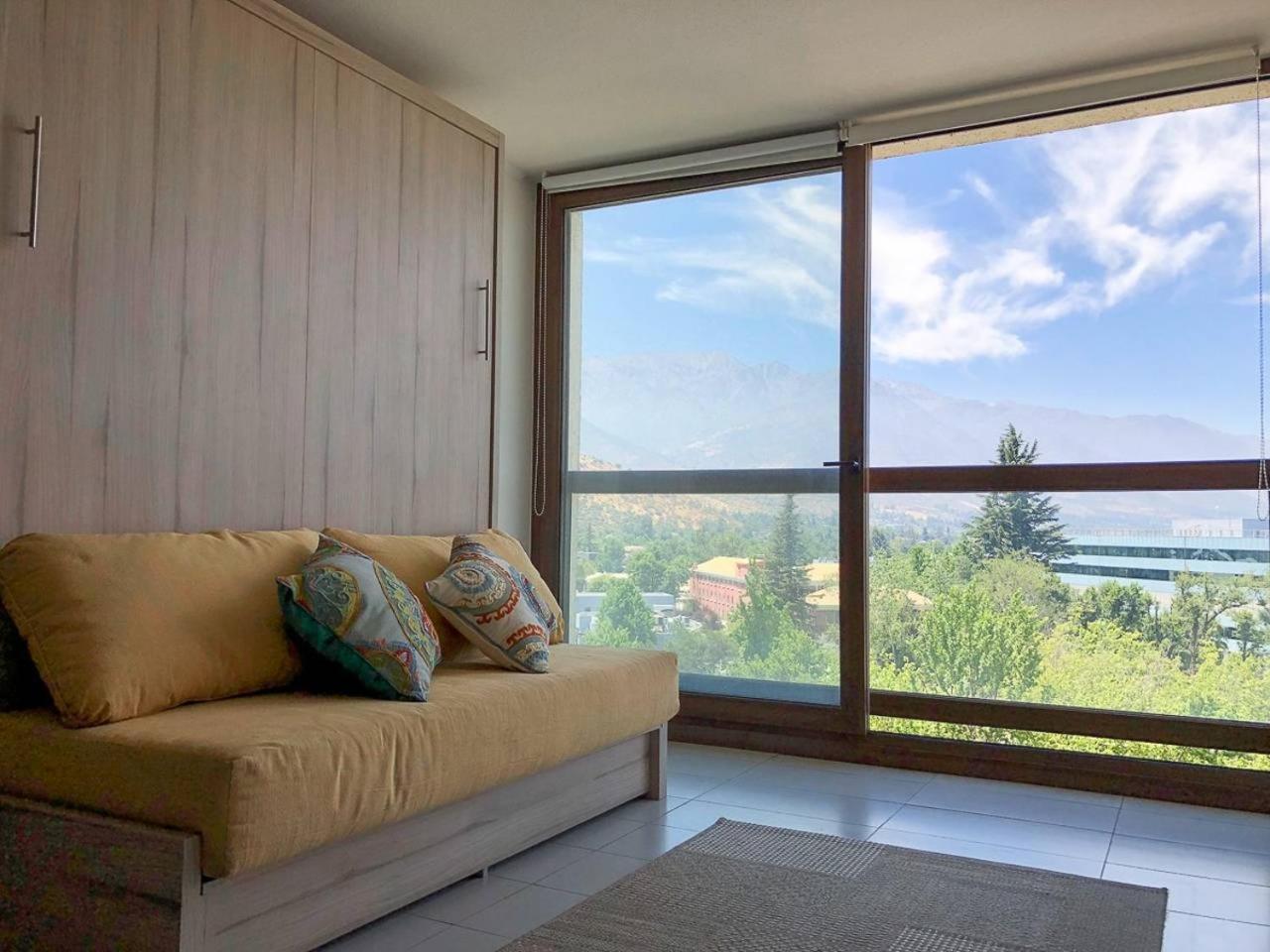 Charming Studio - w/Mountain View, Pool, & Gym