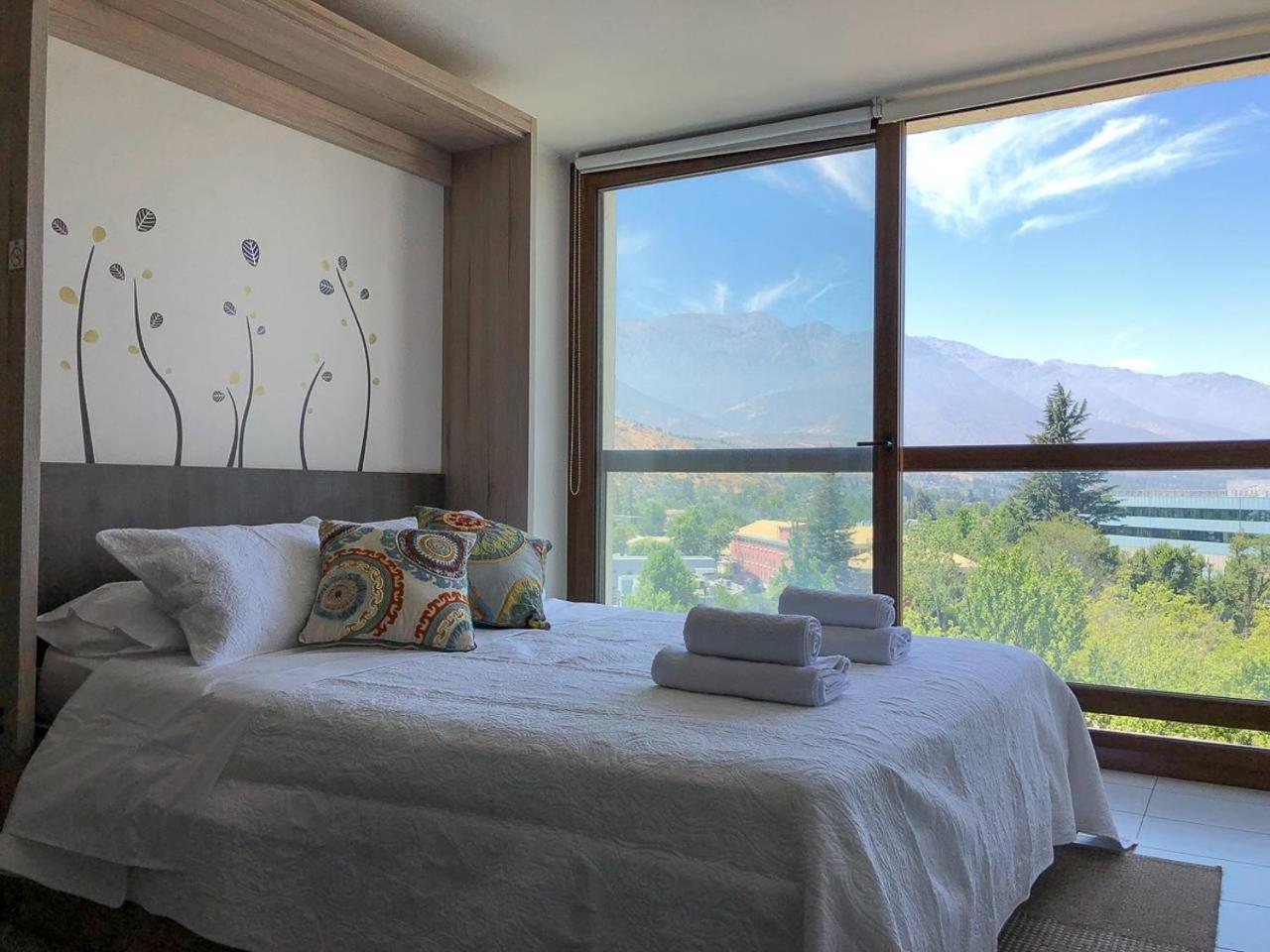 Charming Studio - w/Mountain View, Pool, & Gym