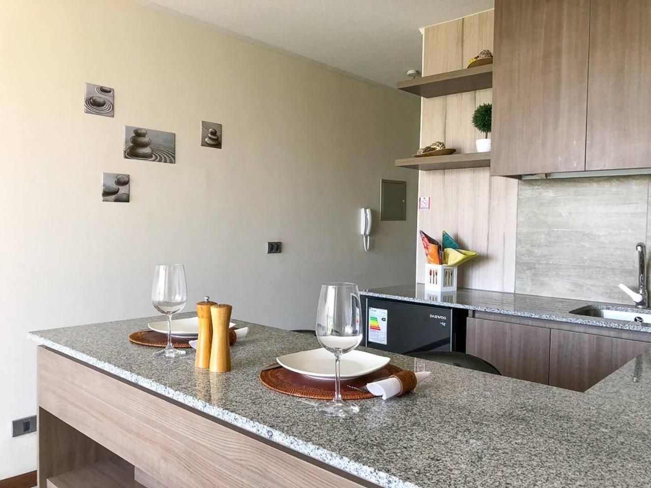 Charming Studio - w/Mountain View, Pool, & Gym
