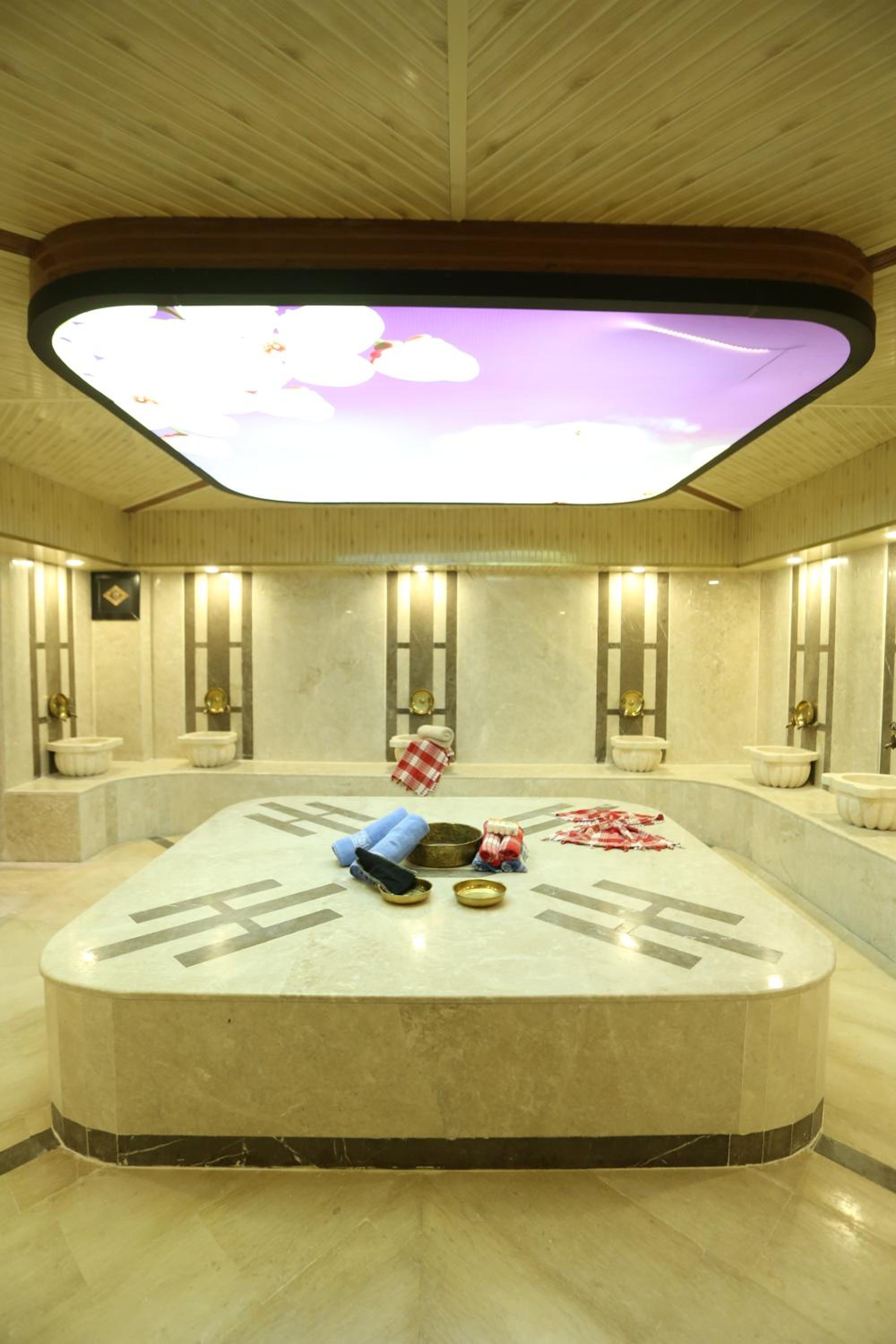 Life Corner Hotel - Image 63