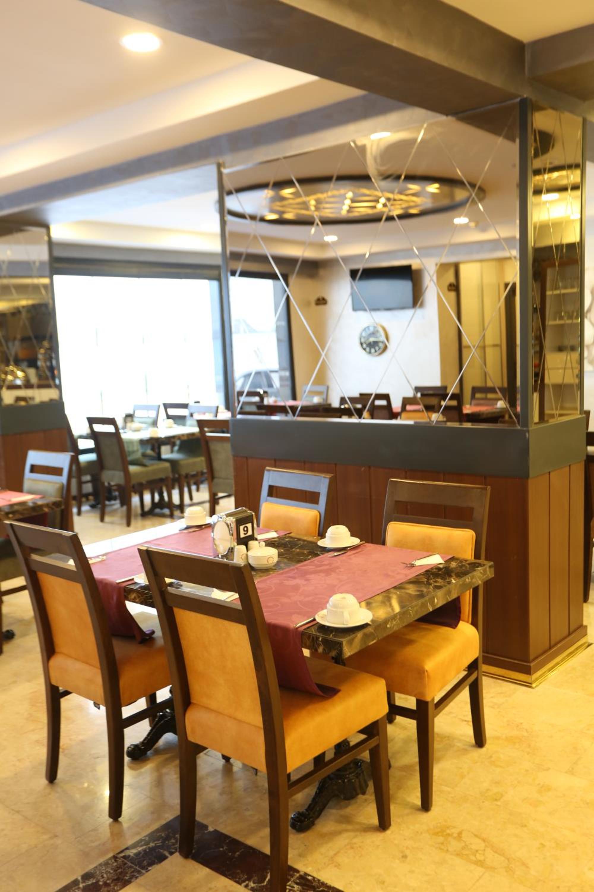 Life Corner Hotel - Image 12