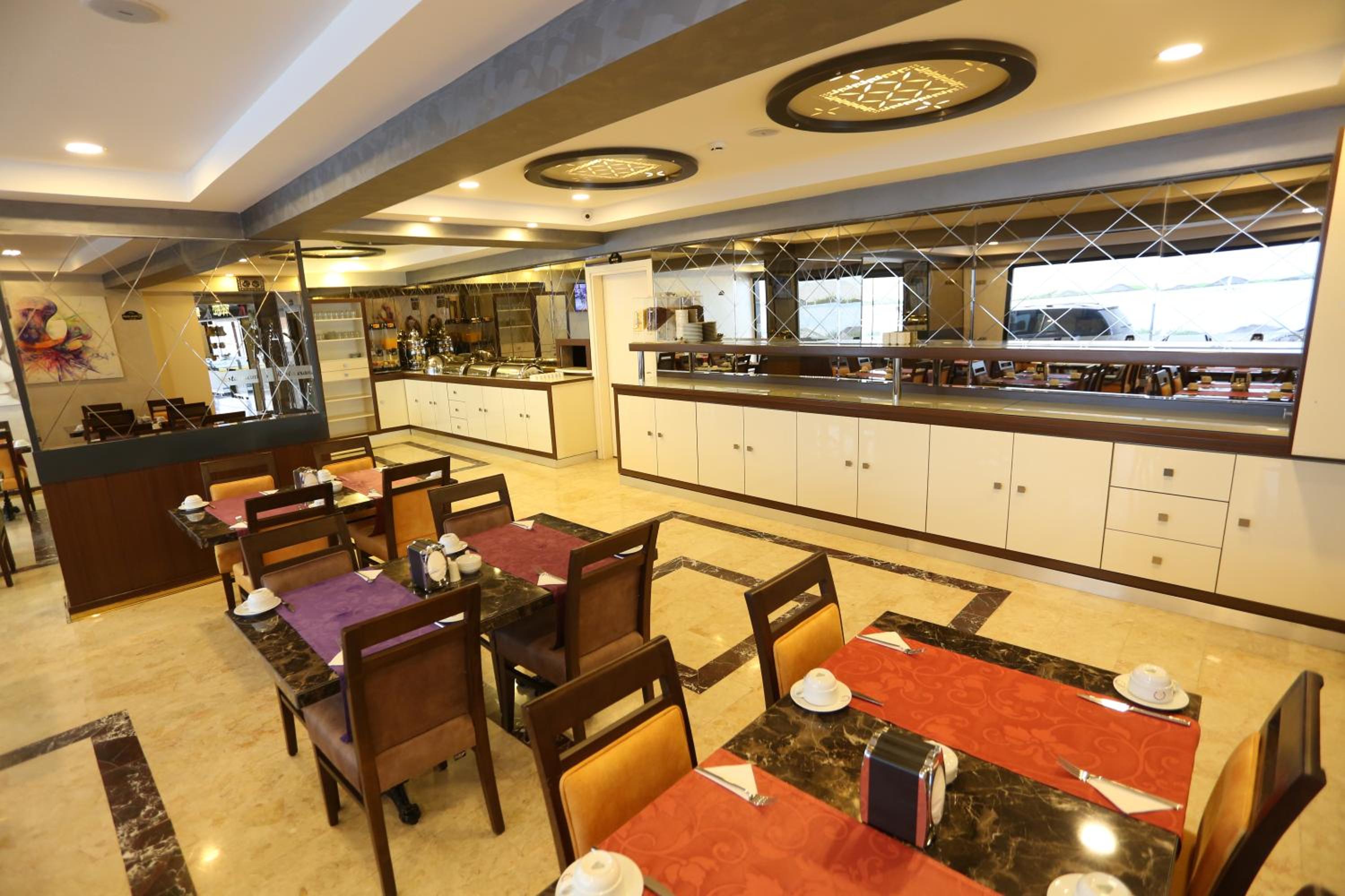 Life Corner Hotel - Image 13