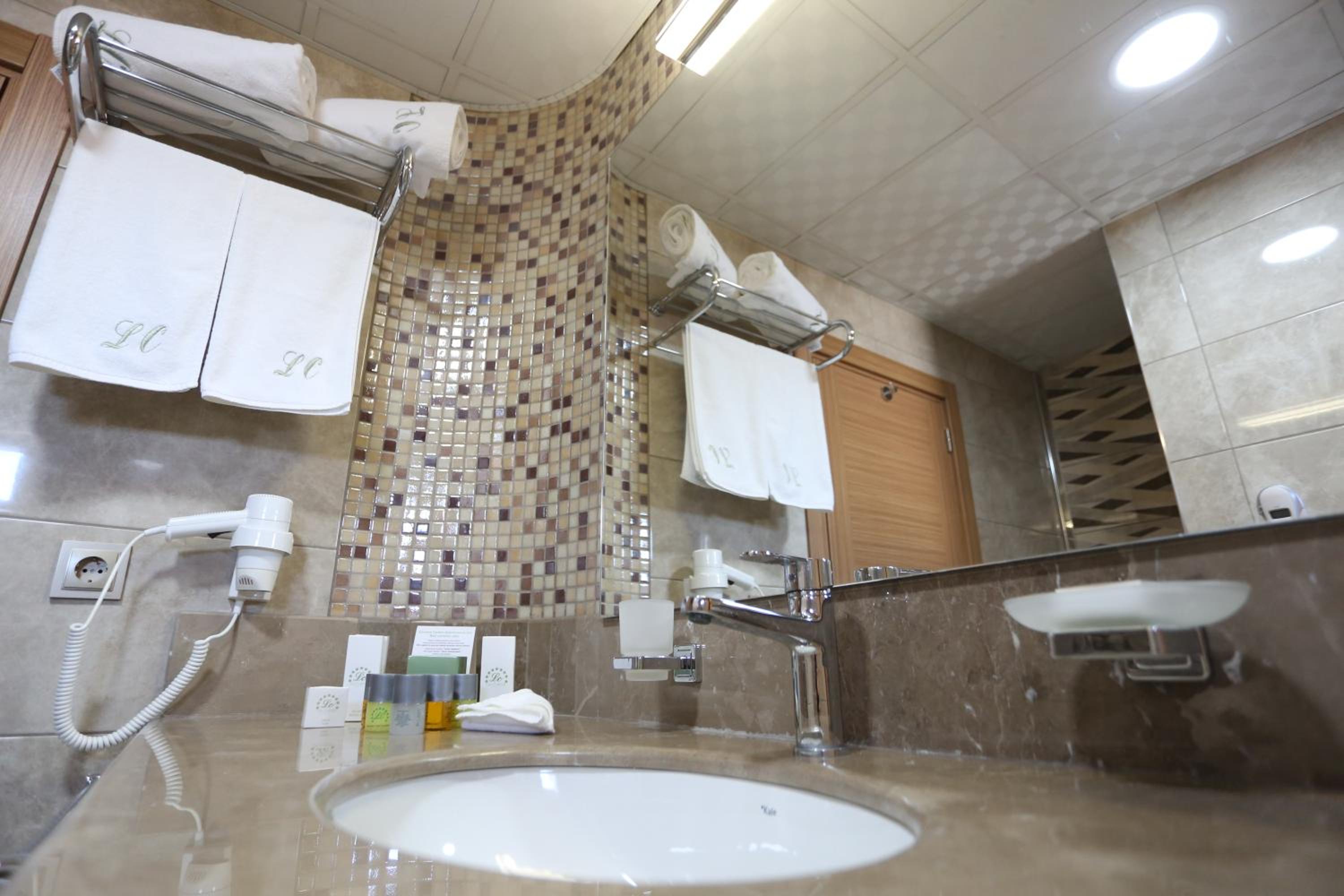 Life Corner Hotel - Image 64