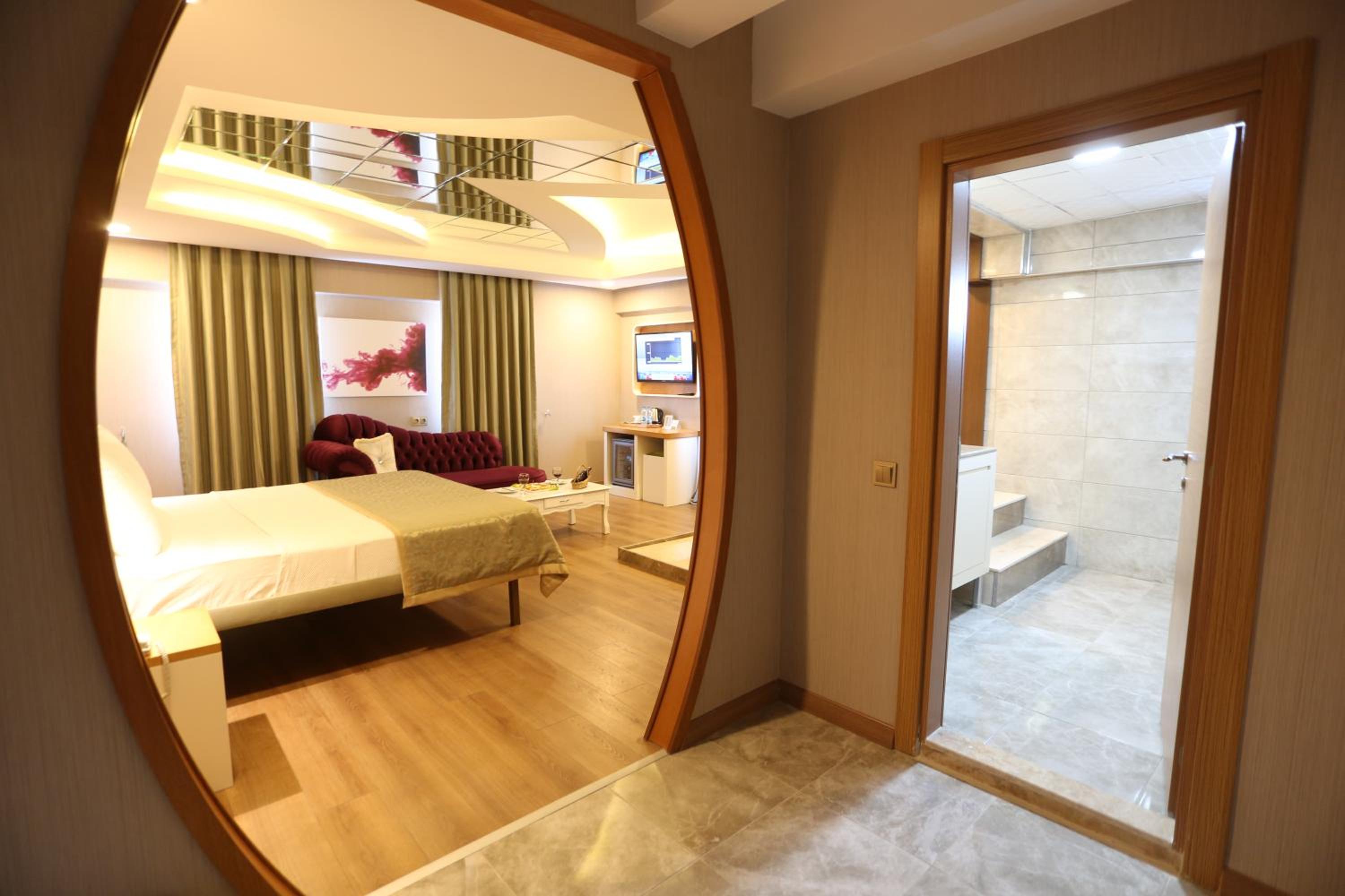 Life Corner Hotel - Image 45