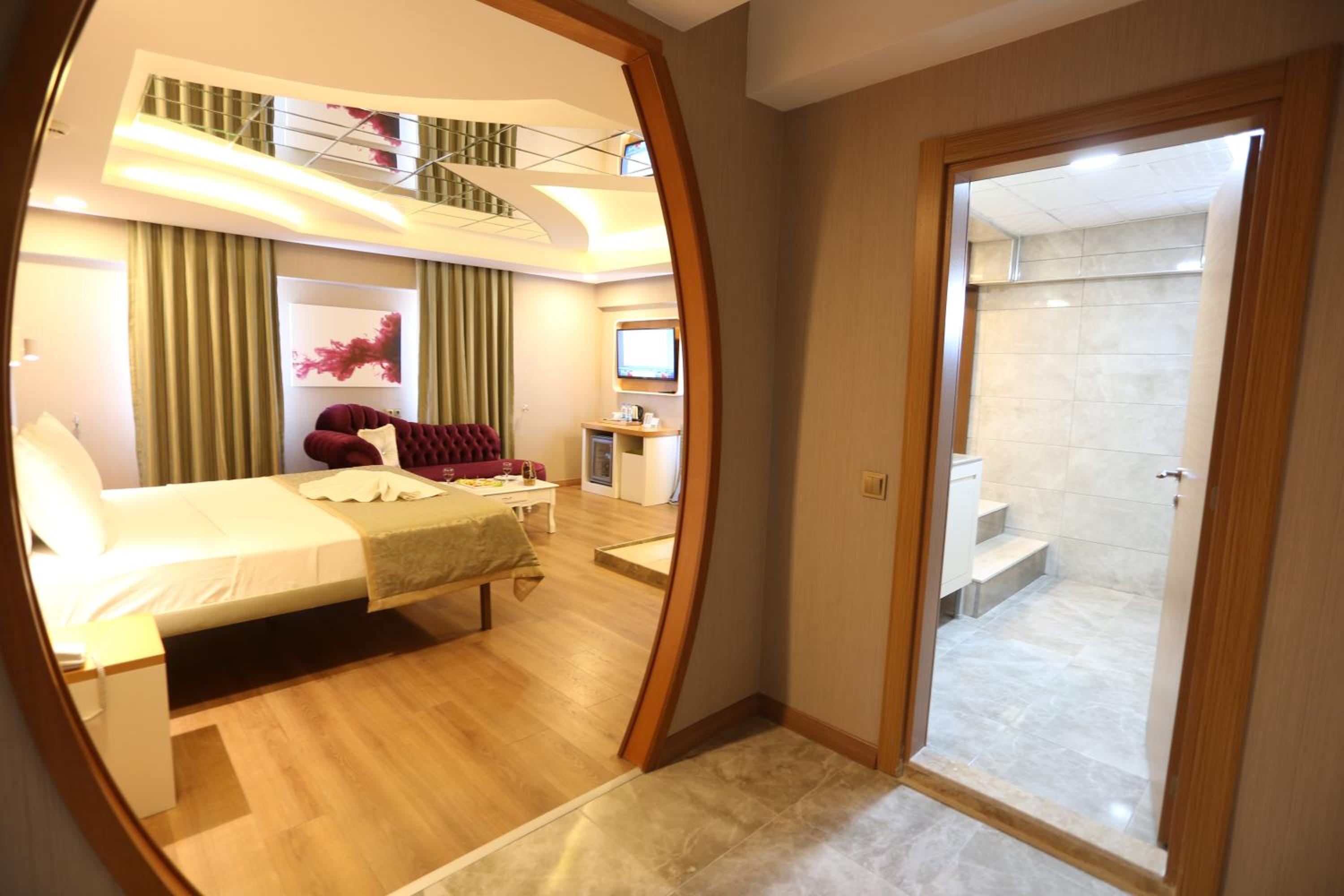 Life Corner Hotel - Image 50