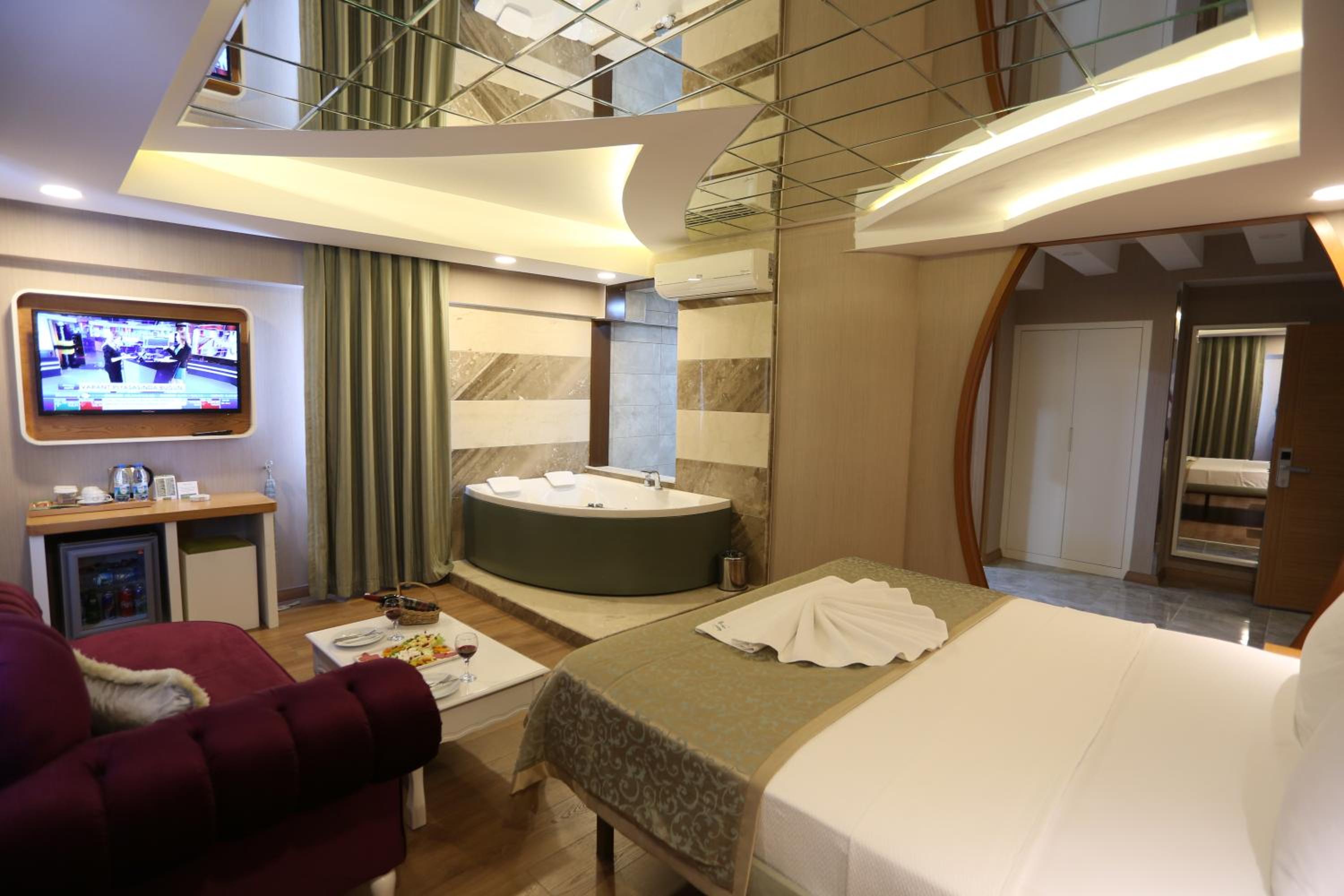 Life Corner Hotel - Image 31