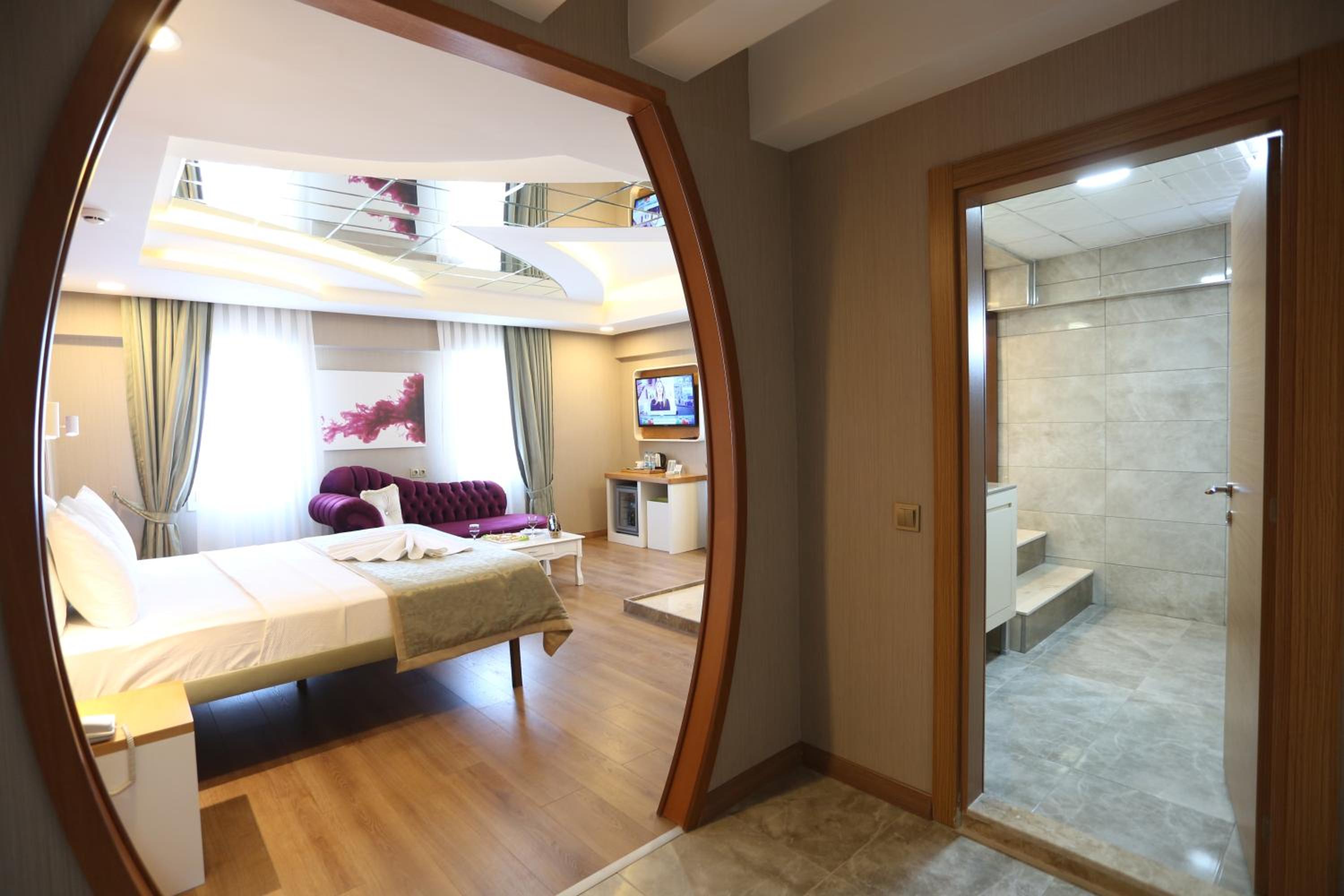 Life Corner Hotel - Image 18